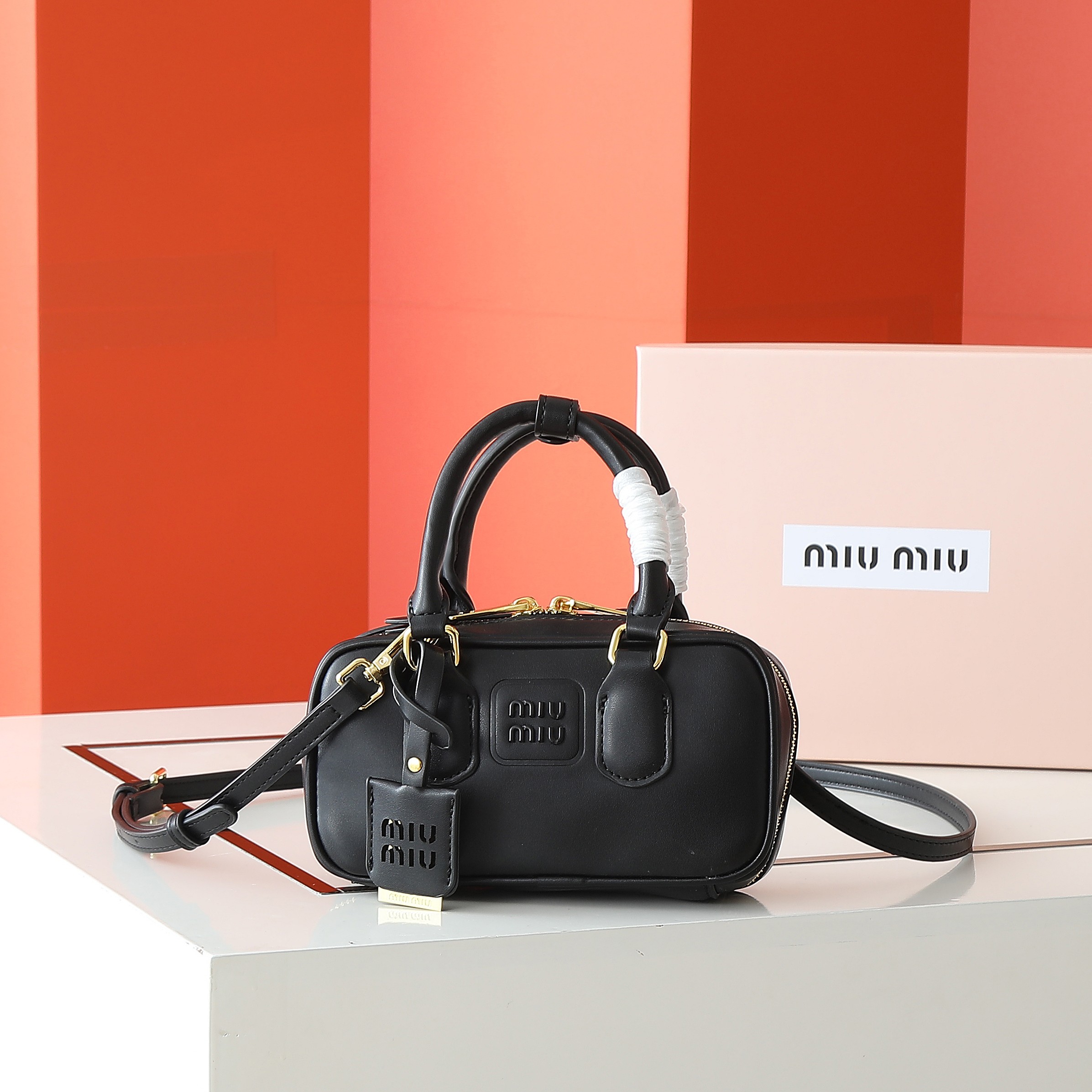 😘新款保龄球包包，官网主推，今年绝对爆款式，顶级进口小牛皮，独具风格matelasse图案，包身精致立体