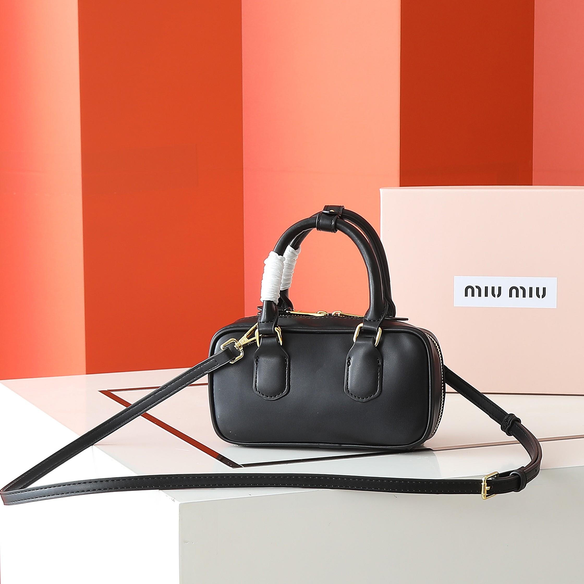 😘新款保龄球包包，官网主推，今年绝对爆款式，顶级进口小牛皮，独具风格matelasse图案，包身精致立体