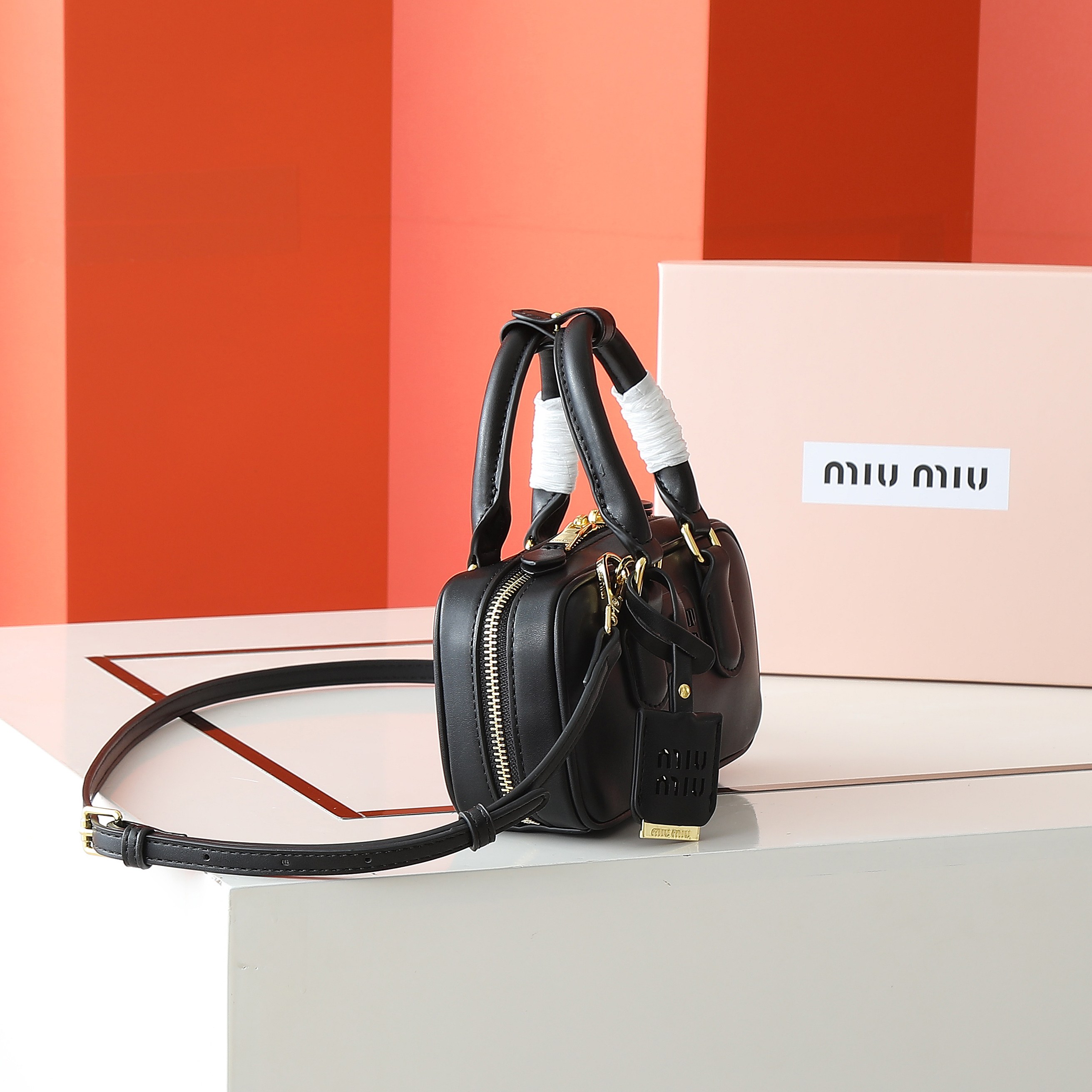 😘新款保龄球包包，官网主推，今年绝对爆款式，顶级进口小牛皮，独具风格matelasse图案，包身精致立体