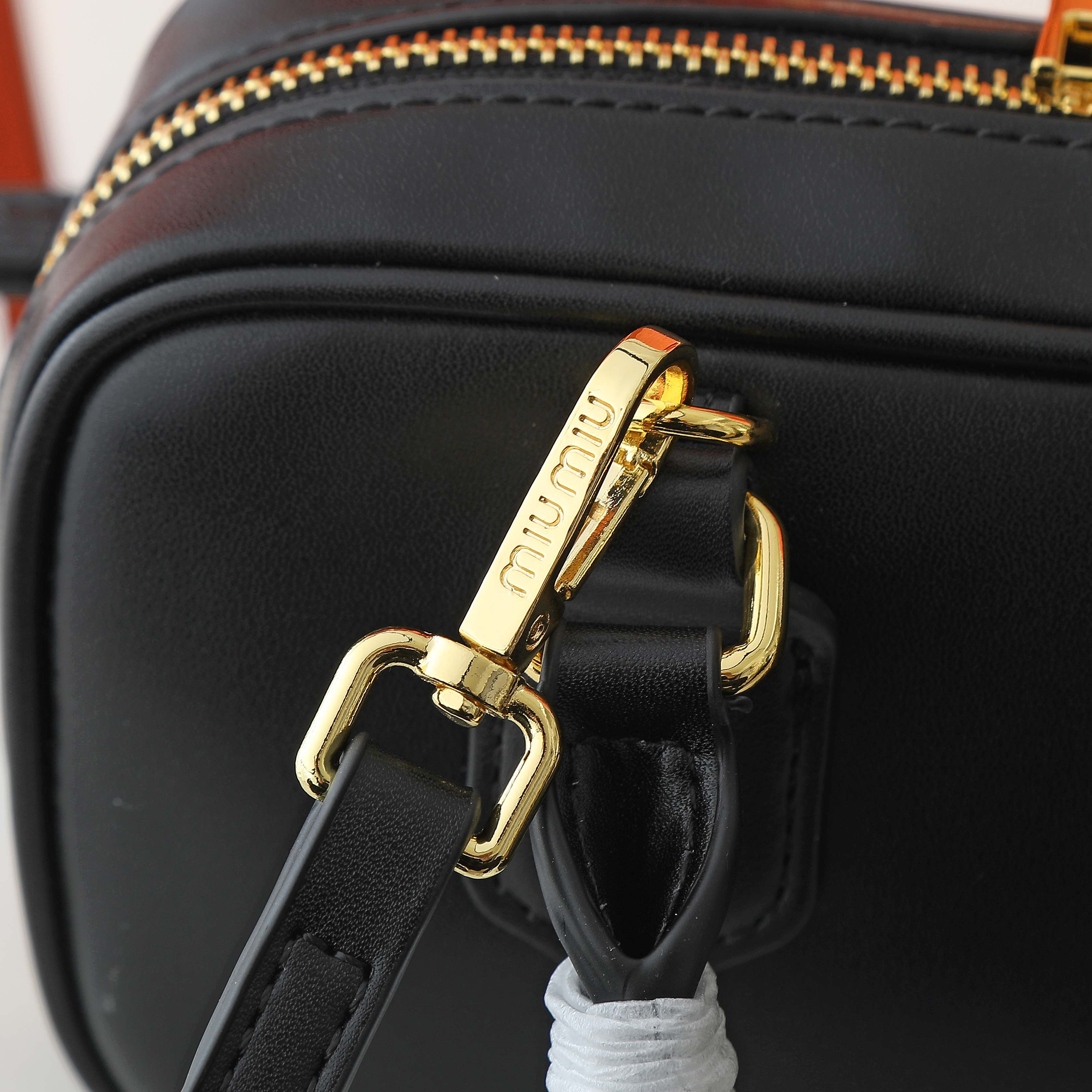 😘新款保龄球包包，官网主推，今年绝对爆款式，顶级进口小牛皮，独具风格matelasse图案，包身精致立体