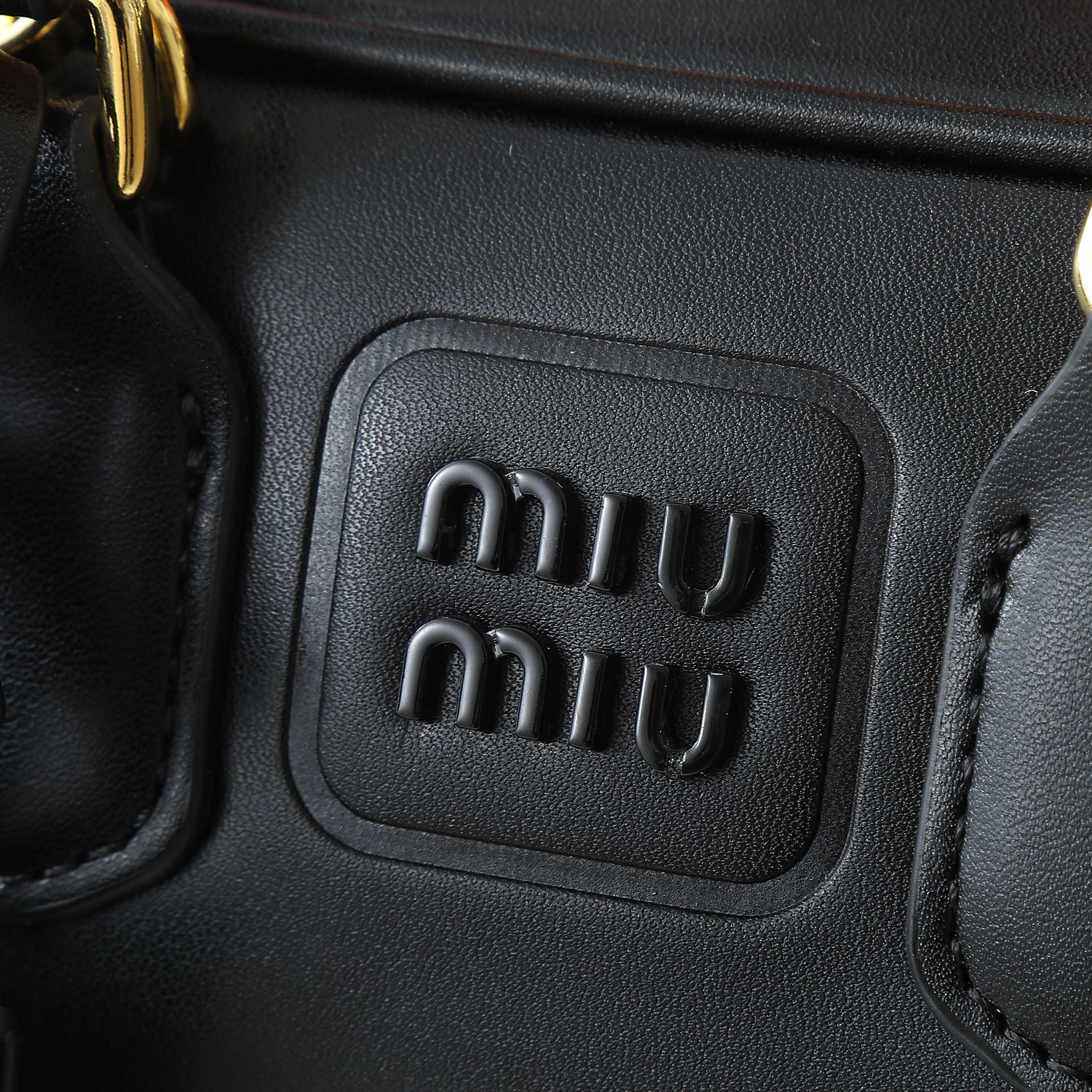 😘新款保龄球包包，官网主推，今年绝对爆款式，顶级进口小牛皮，独具风格matelasse图案，包身精致立体