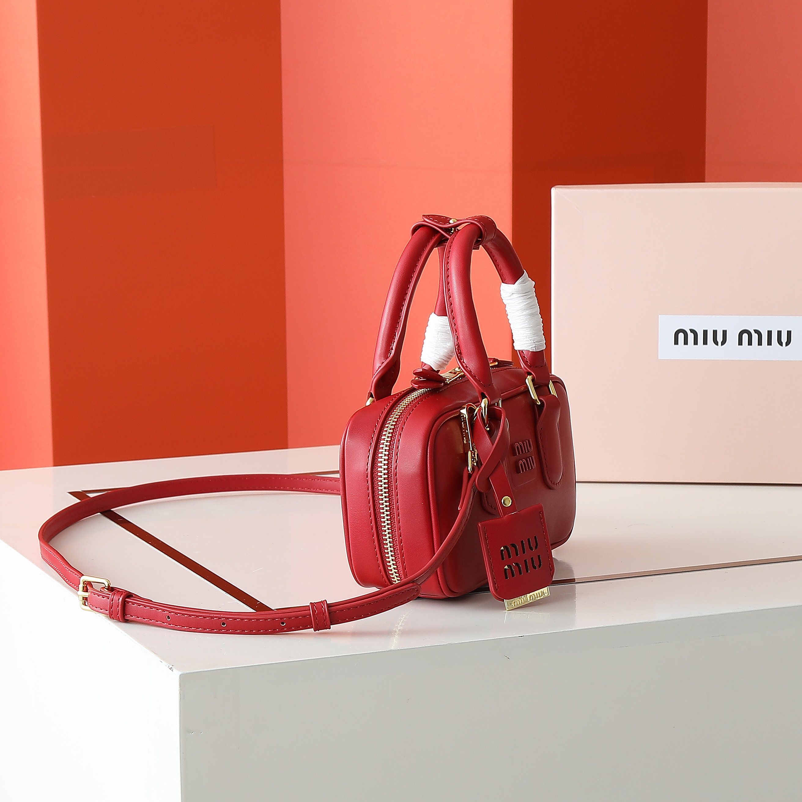 😘新款保龄球包包，官网主推，今年绝对爆款式，顶级进口小牛皮，独具风格matelasse图案，包身精致立体