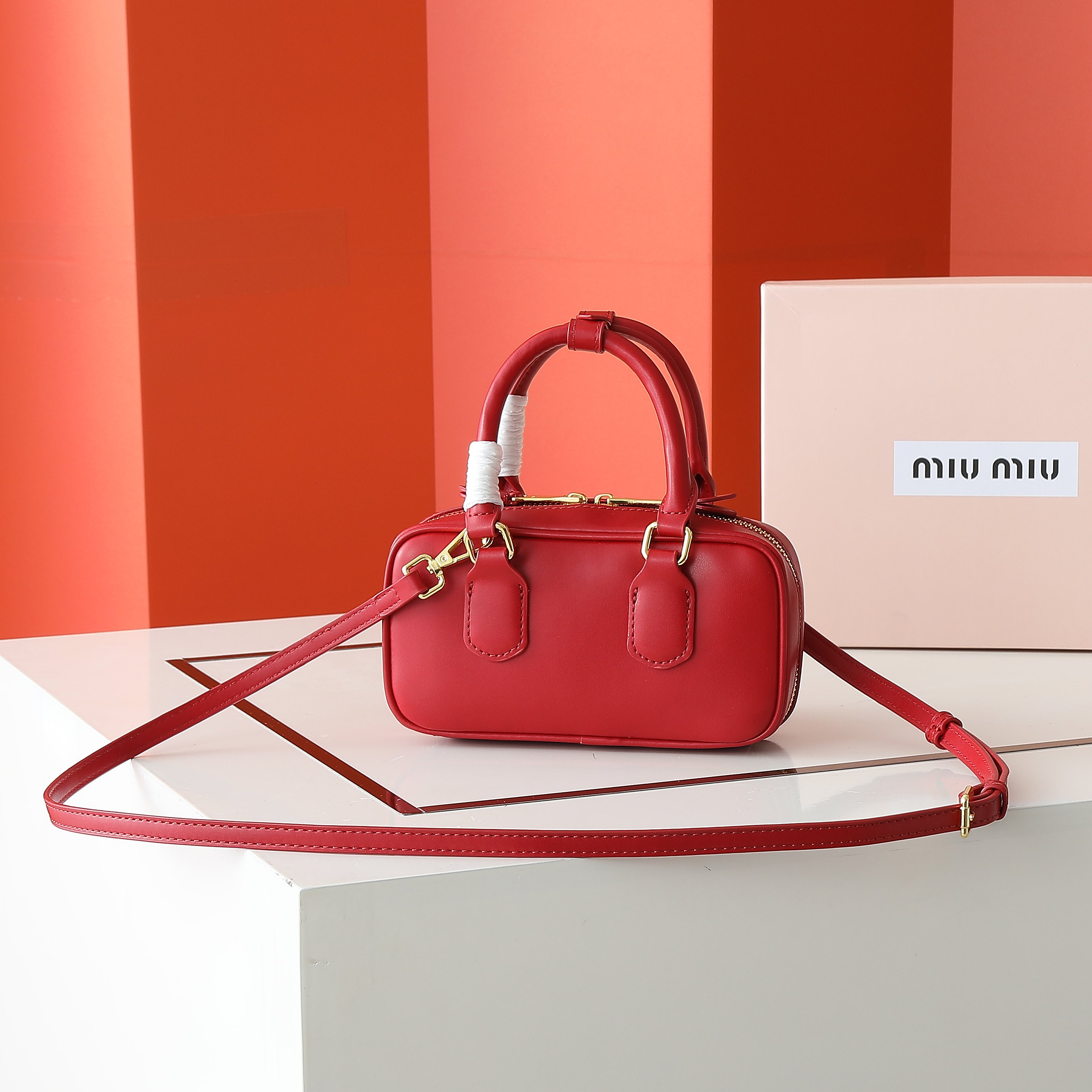 😘新款保龄球包包，官网主推，今年绝对爆款式，顶级进口小牛皮，独具风格matelasse图案，包身精致立体