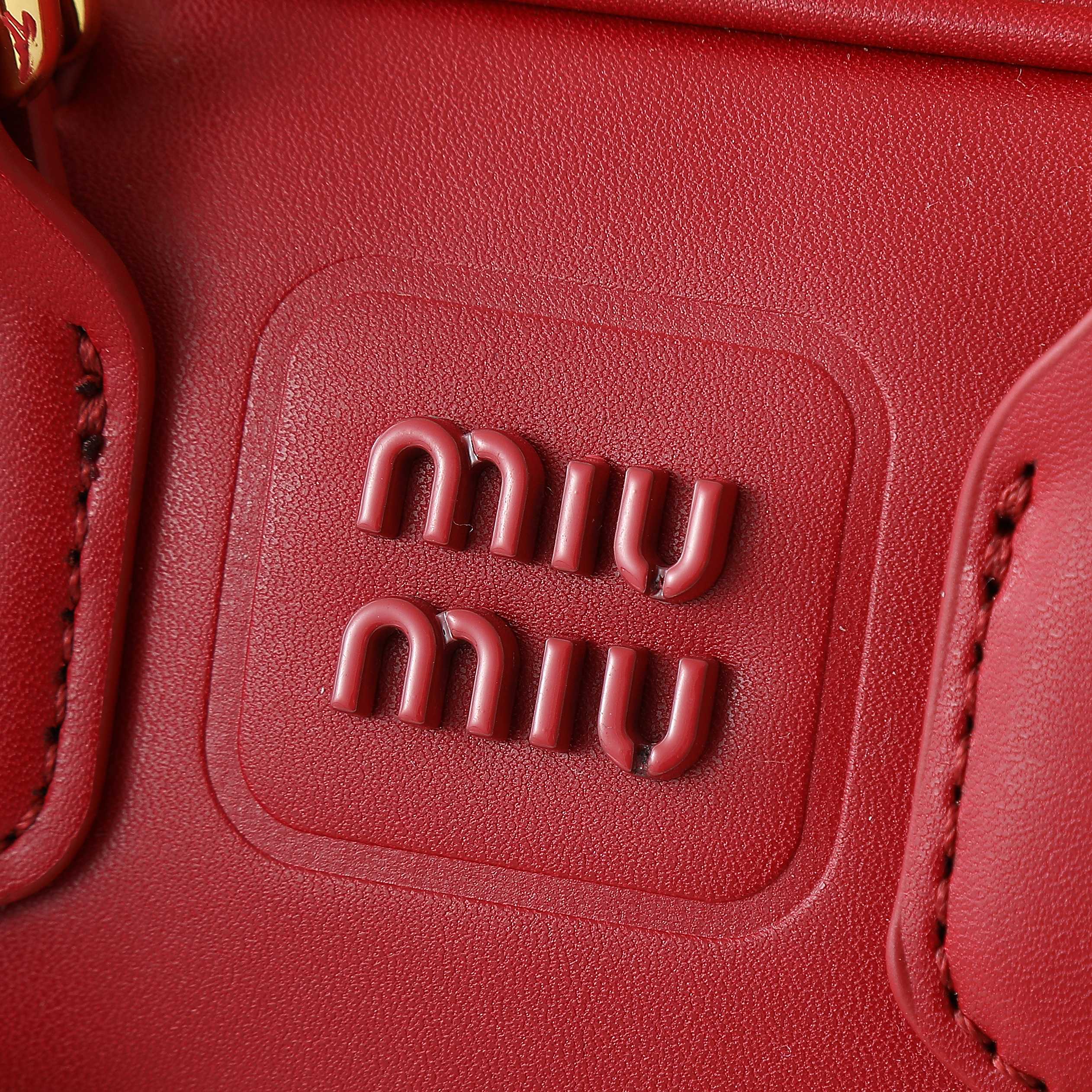 😘新款保龄球包包，官网主推，今年绝对爆款式，顶级进口小牛皮，独具风格matelasse图案，包身精致立体