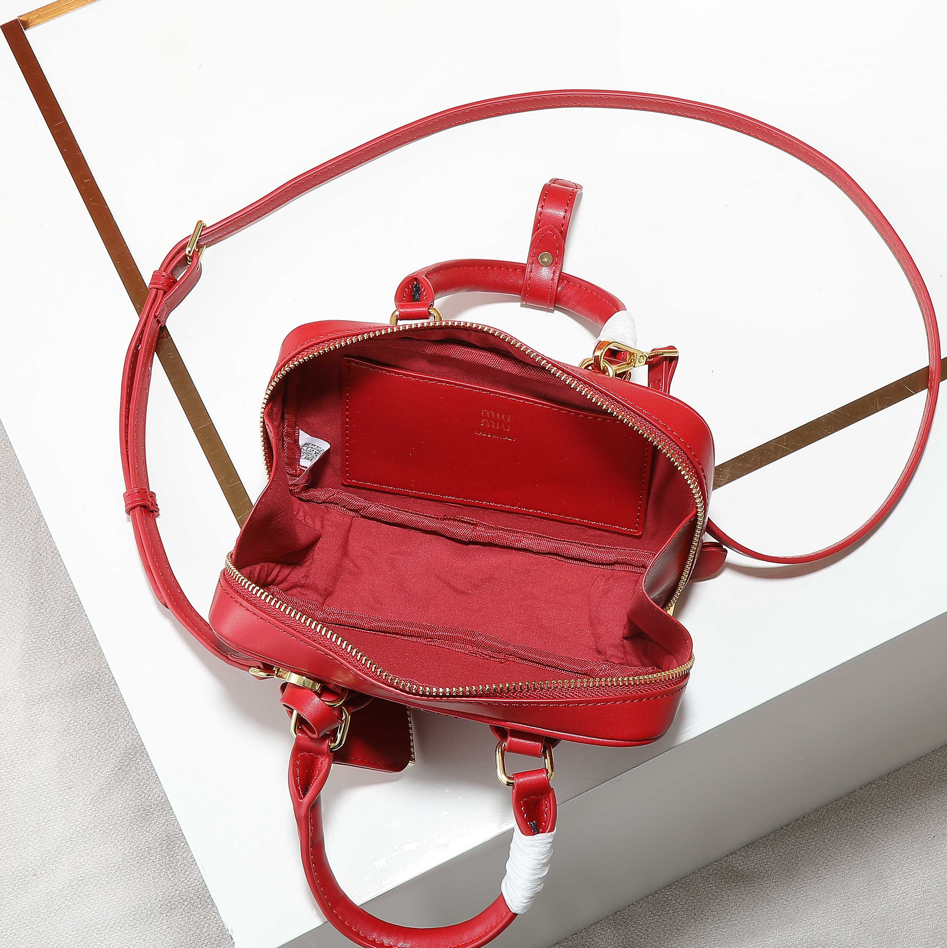 😘新款保龄球包包，官网主推，今年绝对爆款式，顶级进口小牛皮，独具风格matelasse图案，包身精致立体