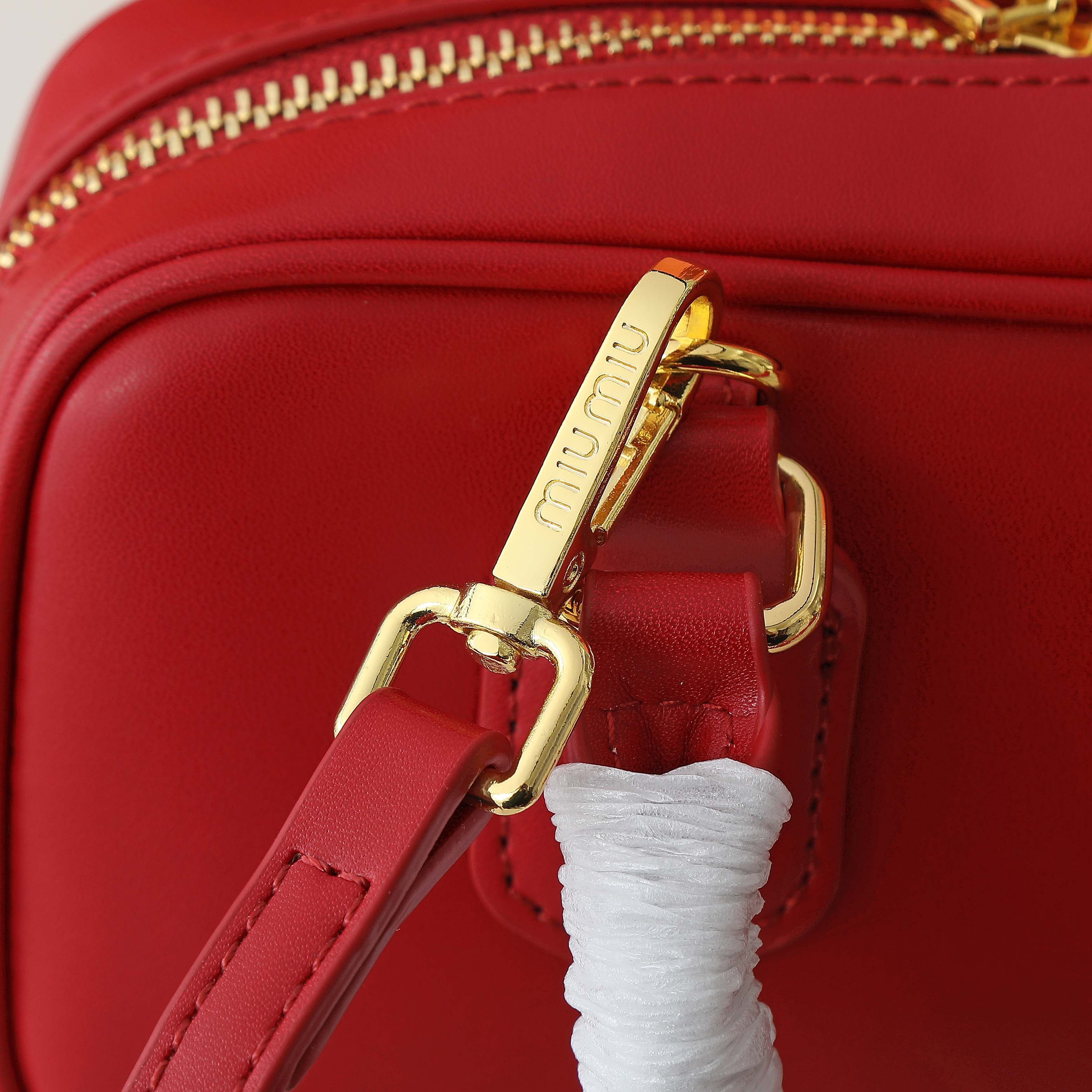 😘新款保龄球包包，官网主推，今年绝对爆款式，顶级进口小牛皮，独具风格matelasse图案，包身精致立体