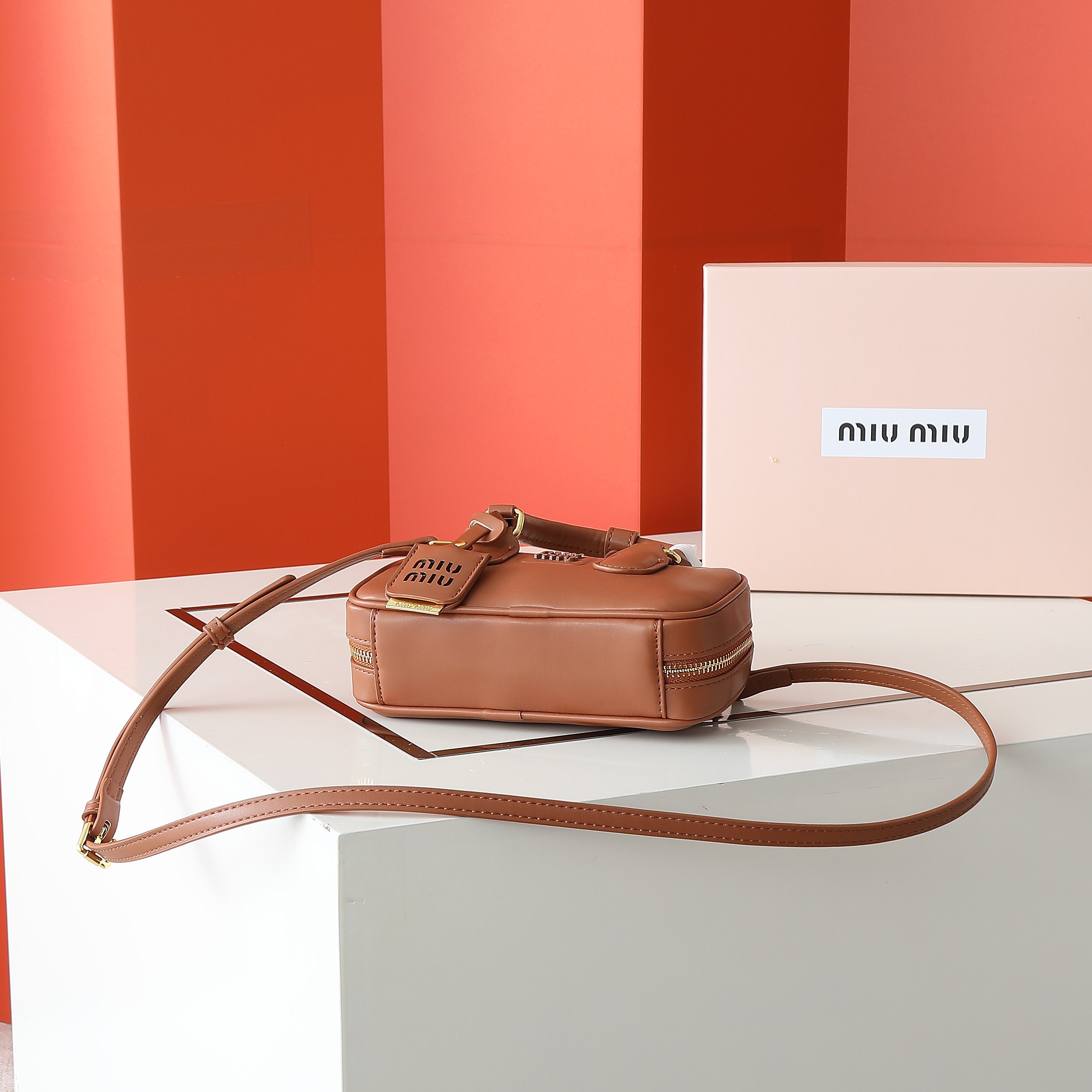 😘新款保龄球包包，官网主推，今年绝对爆款式，顶级进口小牛皮，独具风格matelasse图案，包身精致立体