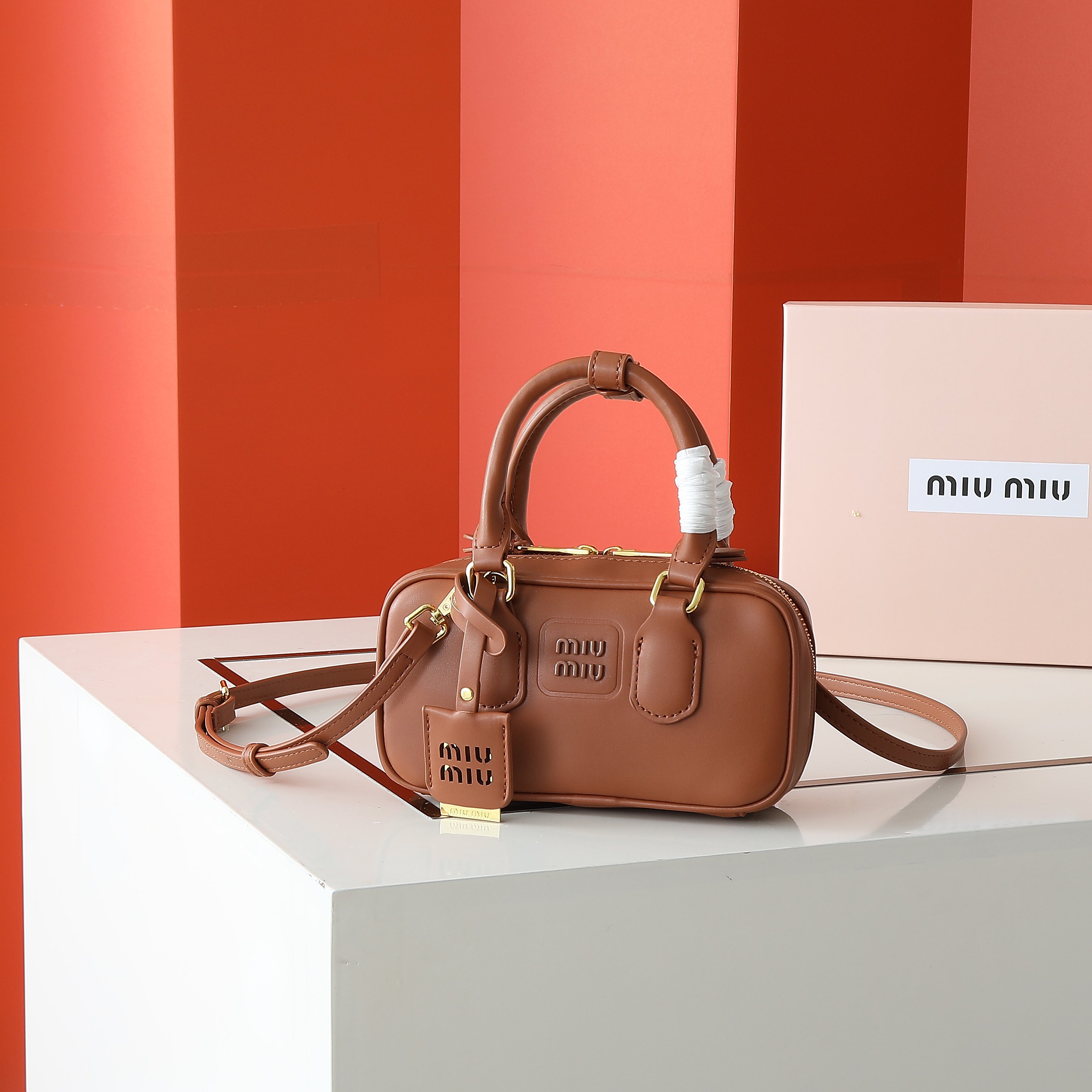 😘新款保龄球包包，官网主推，今年绝对爆款式，顶级进口小牛皮，独具风格matelasse图案，包身精致立体