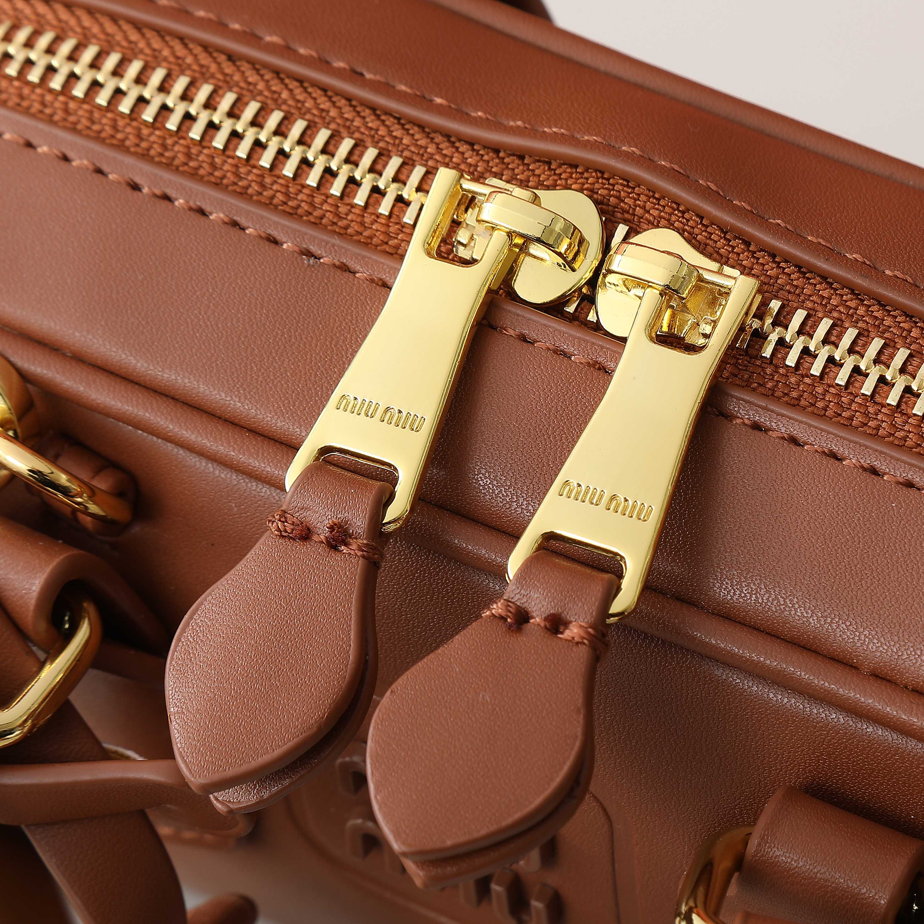 😘新款保龄球包包，官网主推，今年绝对爆款式，顶级进口小牛皮，独具风格matelasse图案，包身精致立体