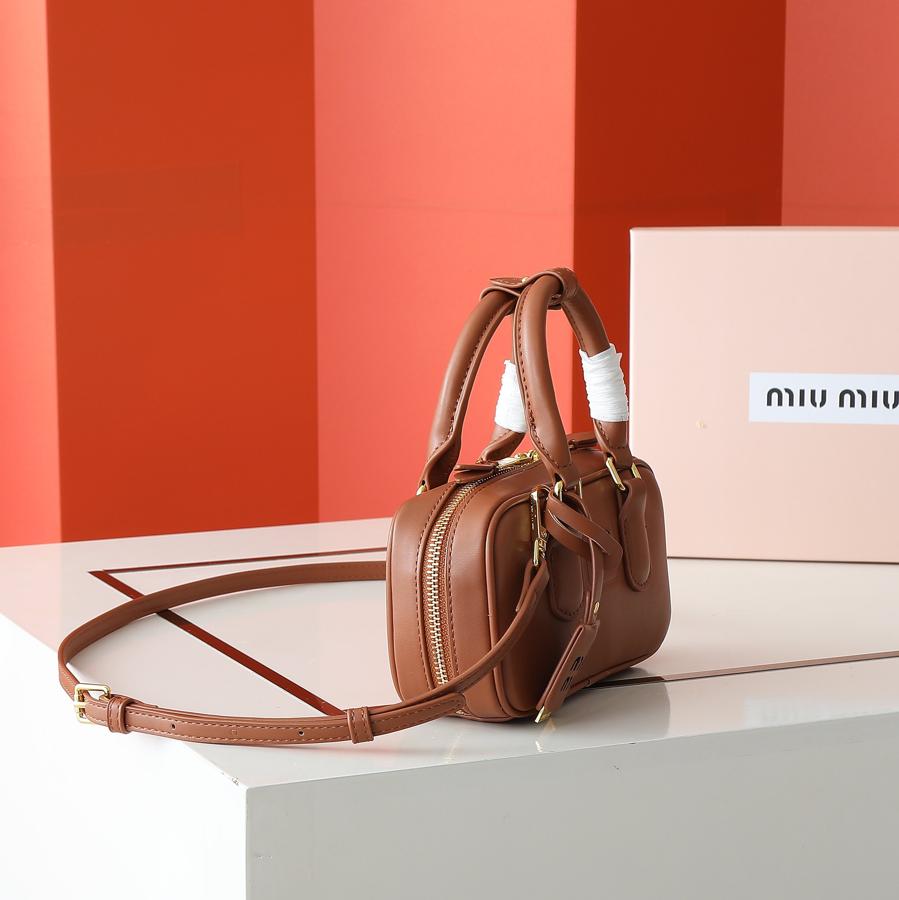 😘新款保龄球包包，官网主推，今年绝对爆款式，顶级进口小牛皮，独具风格matelasse图案，包身精致立体