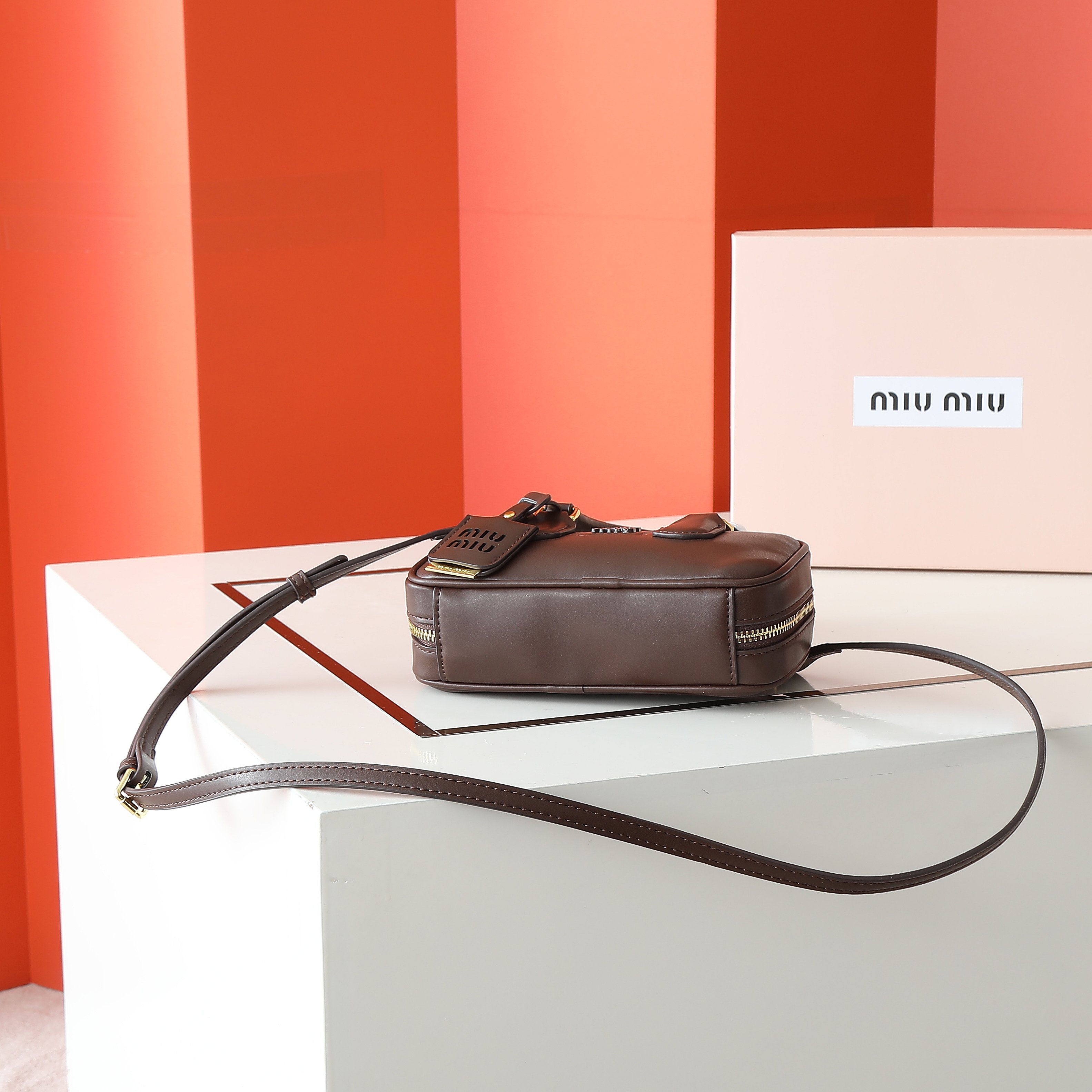 😘新款保龄球包包，官网主推，今年绝对爆款式，顶级进口小牛皮，独具风格matelasse图案，包身精致立体