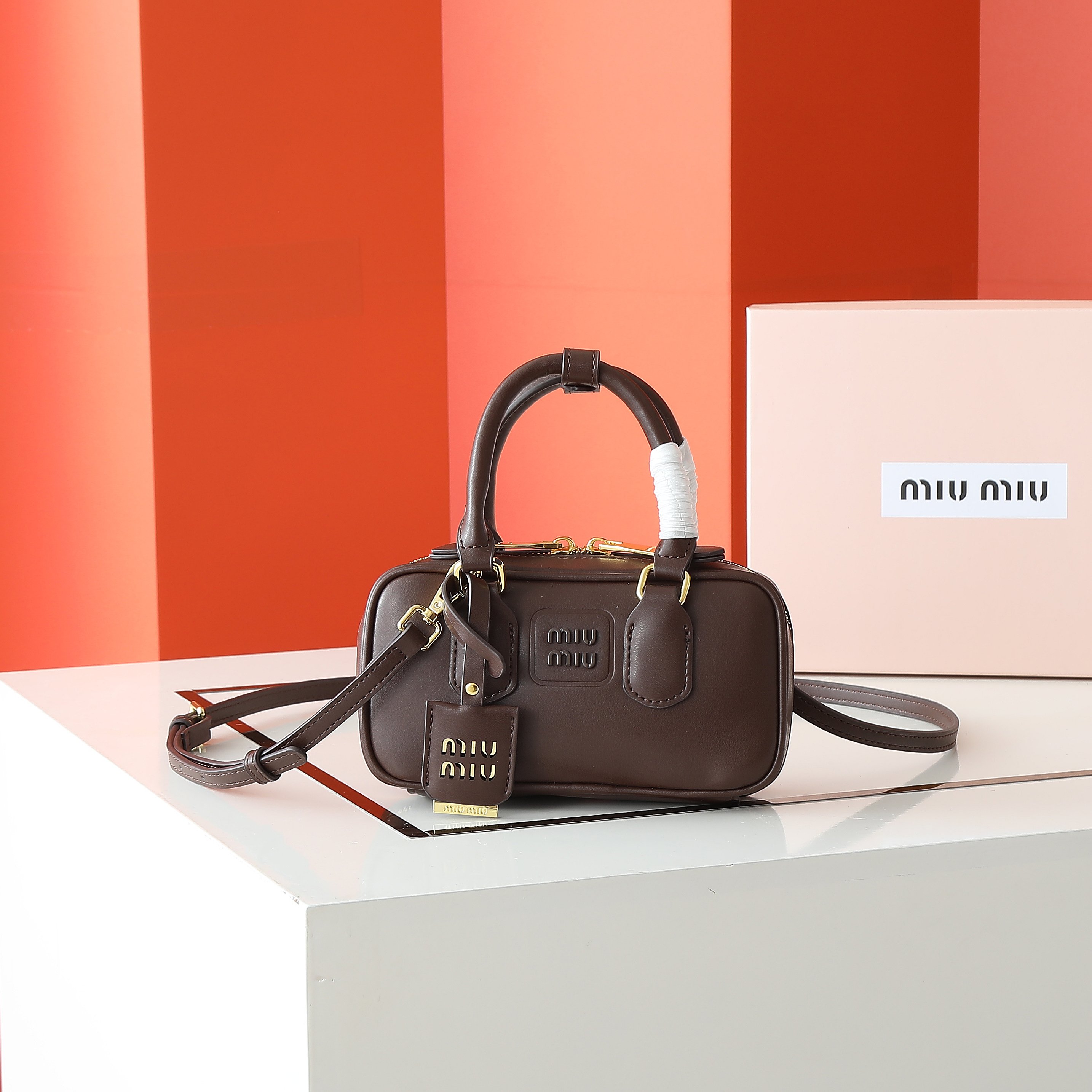 😘新款保龄球包包，官网主推，今年绝对爆款式，顶级进口小牛皮，独具风格matelasse图案，包身精致立体