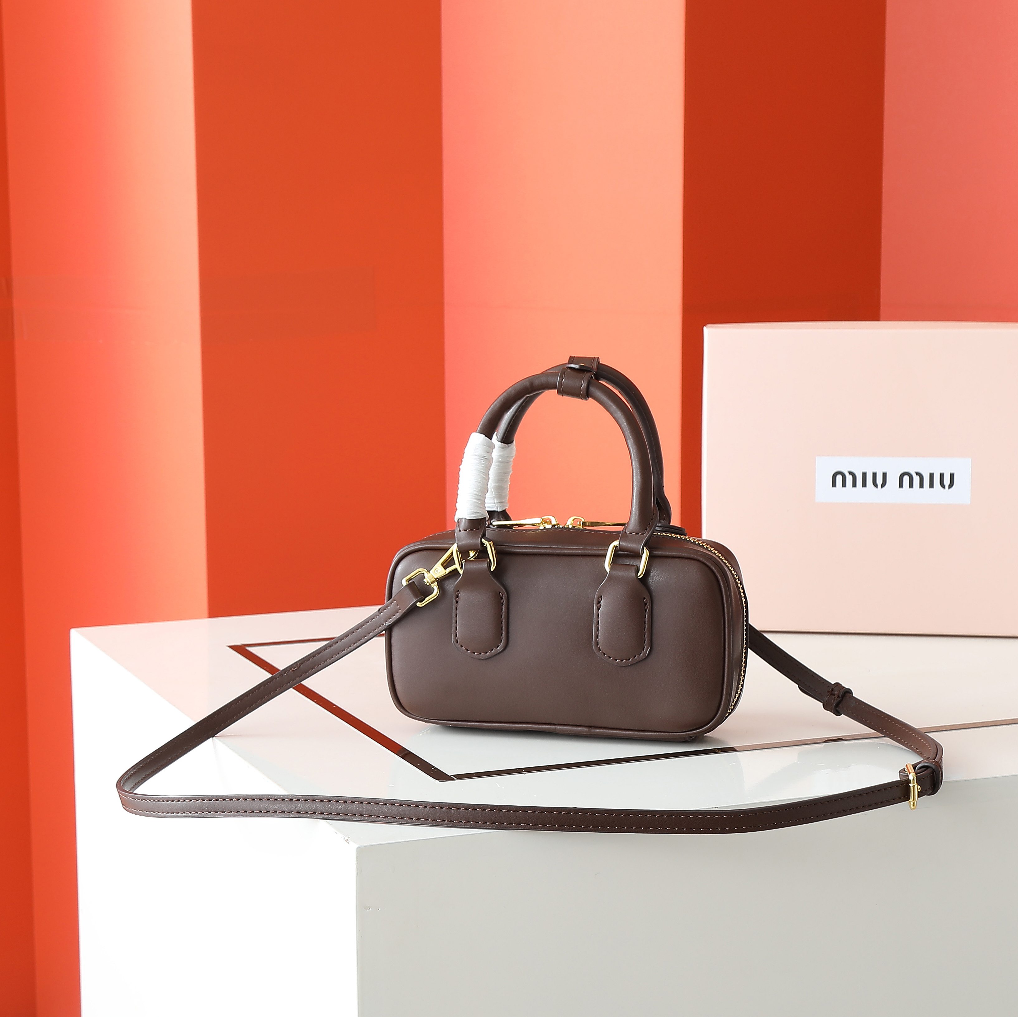 😘新款保龄球包包，官网主推，今年绝对爆款式，顶级进口小牛皮，独具风格matelasse图案，包身精致立体