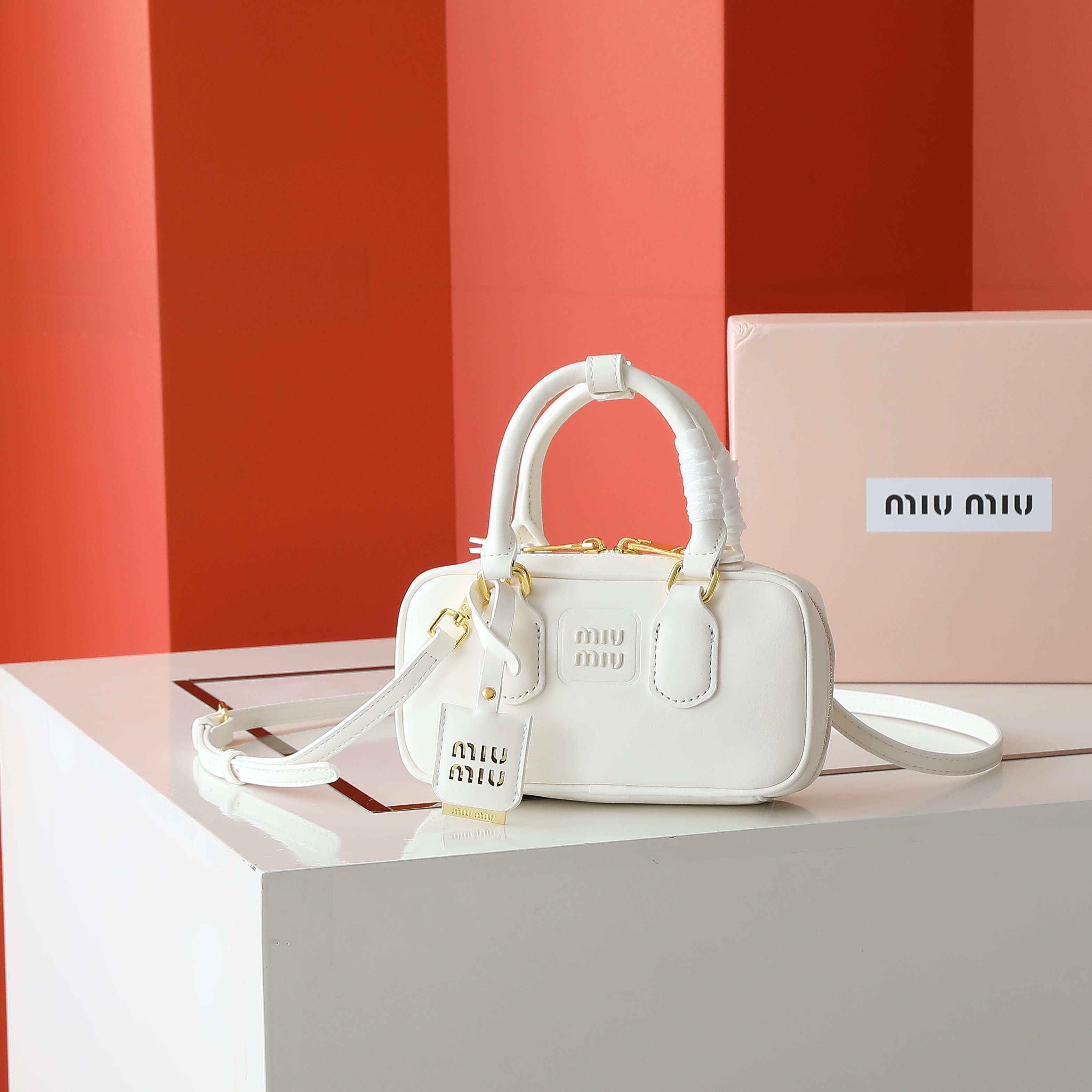 😘新款保龄球包包，官网主推，今年绝对爆款式，顶级进口小牛皮，独具风格matelasse图案，包身精致立体