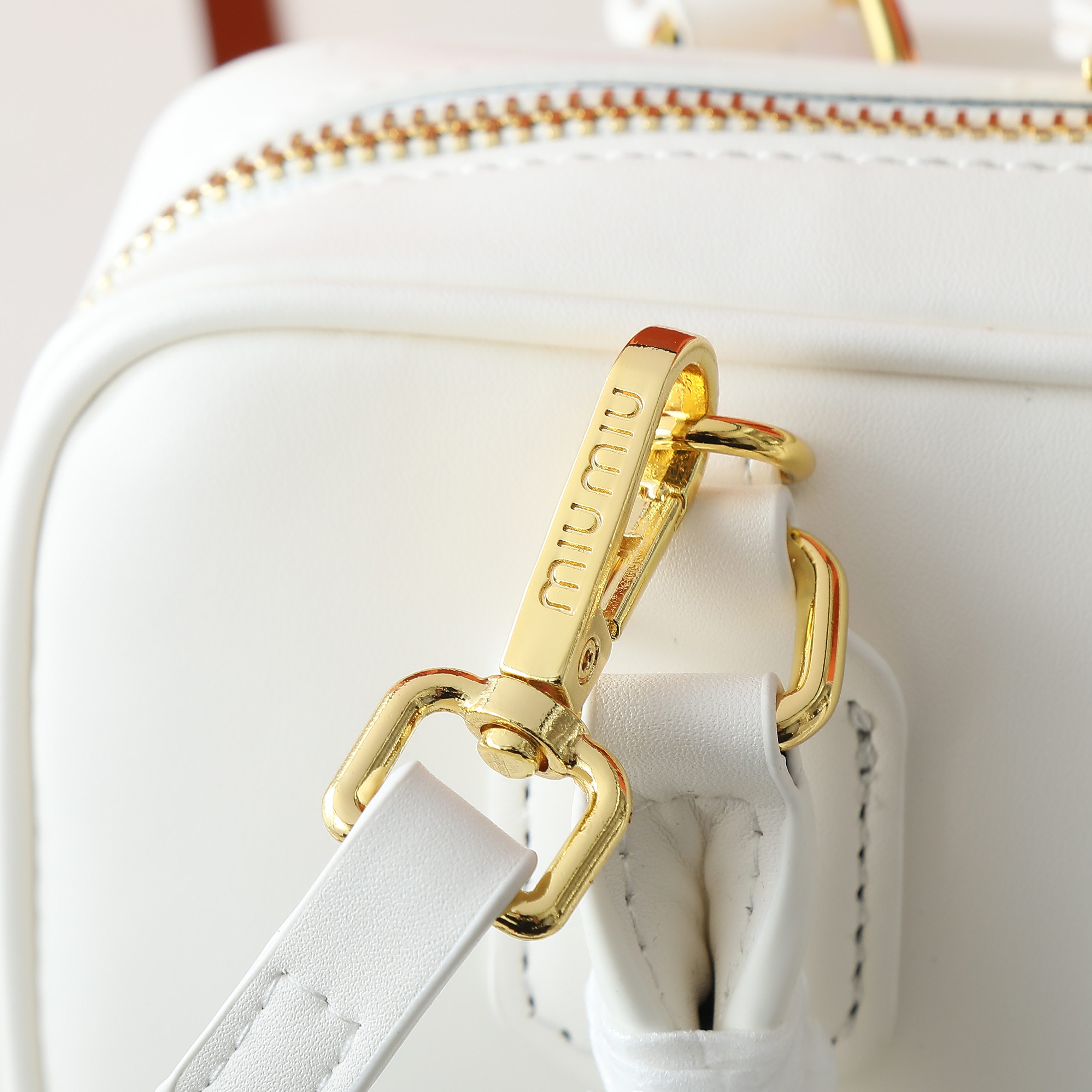 😘新款保龄球包包，官网主推，今年绝对爆款式，顶级进口小牛皮，独具风格matelasse图案，包身精致立体