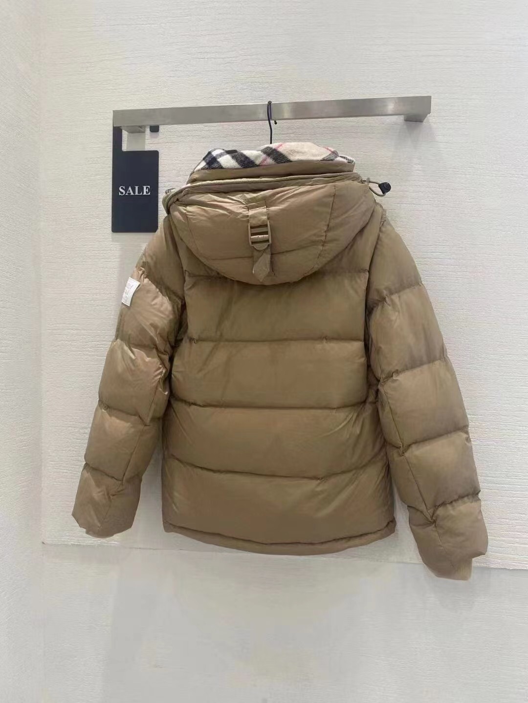 New release of high-end Burberry detachable sleeve down jacket in khaki and black, sizes S-2XL.-Big cat