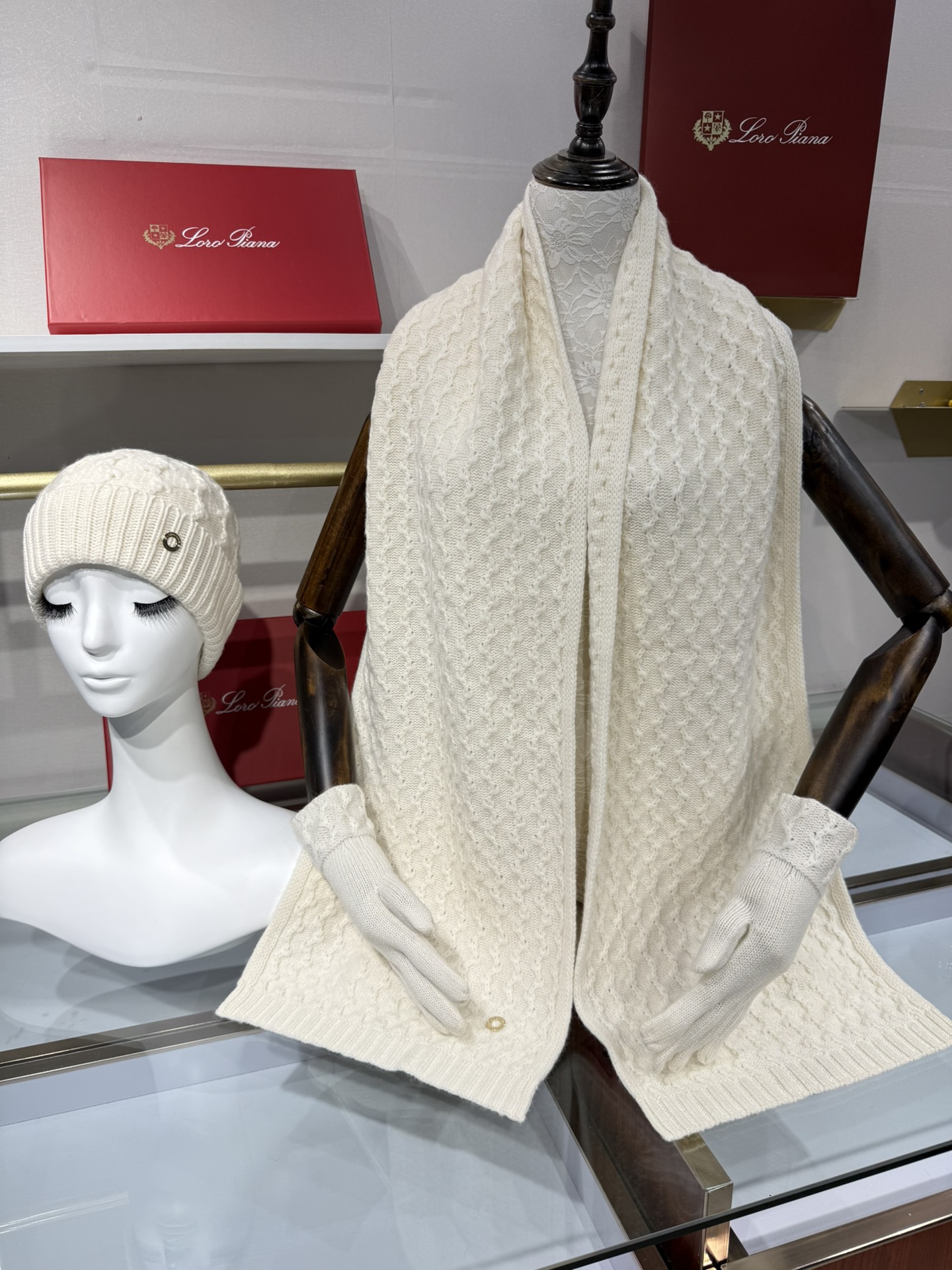 💟罗罗皮雅娜百分百纯羊绒三件套装，外单客户订制的高端产品，百分百纯羊绒价格小贵