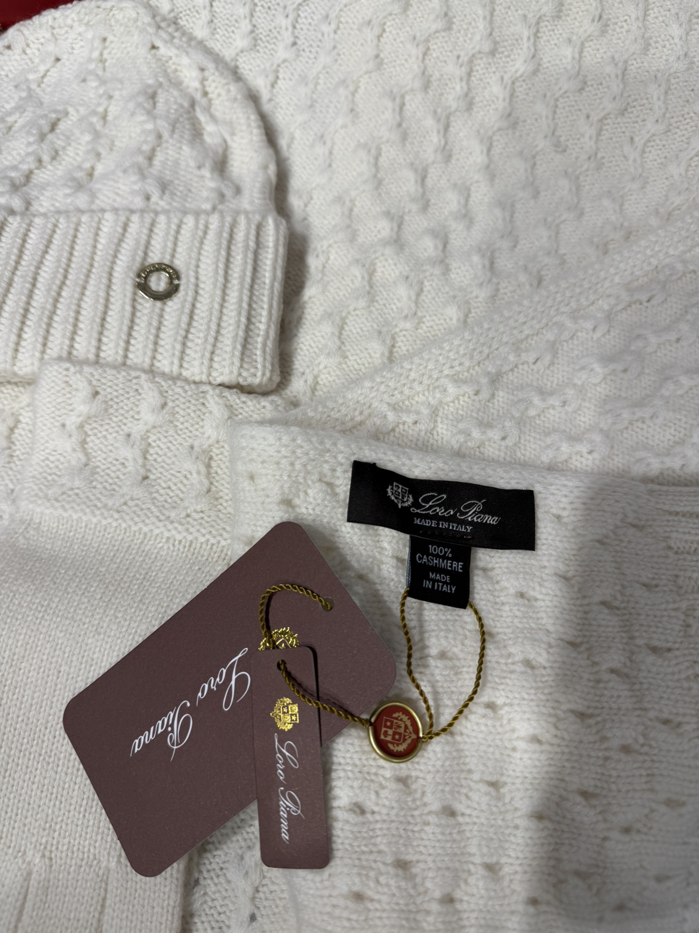 💟罗罗皮雅娜百分百纯羊绒三件套装，外单客户订制的高端产品，百分百纯羊绒价格小贵