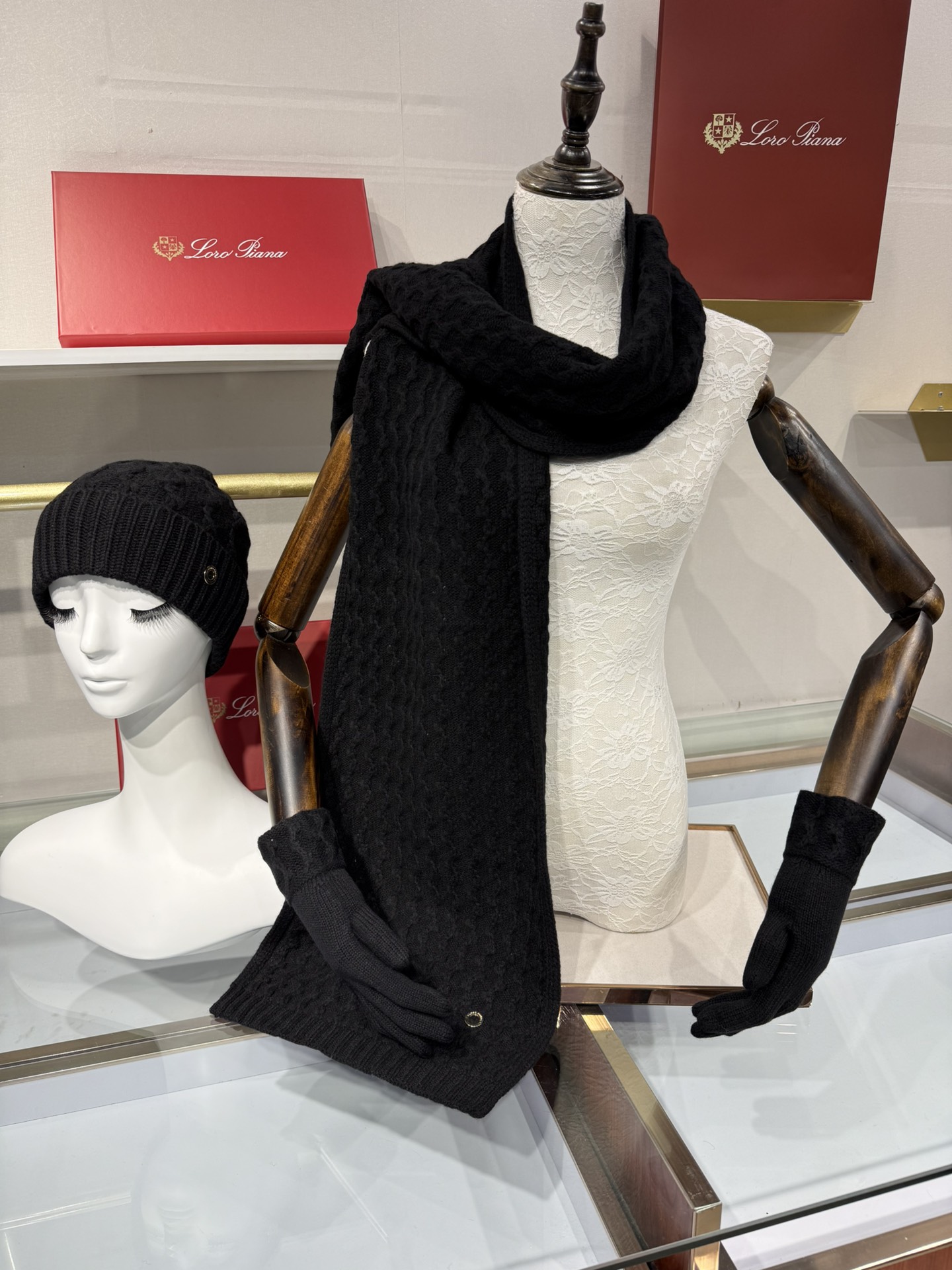 💟罗罗皮雅娜百分百纯羊绒三件套装，外单客户订制的高端产品，百分百纯羊绒价格小贵