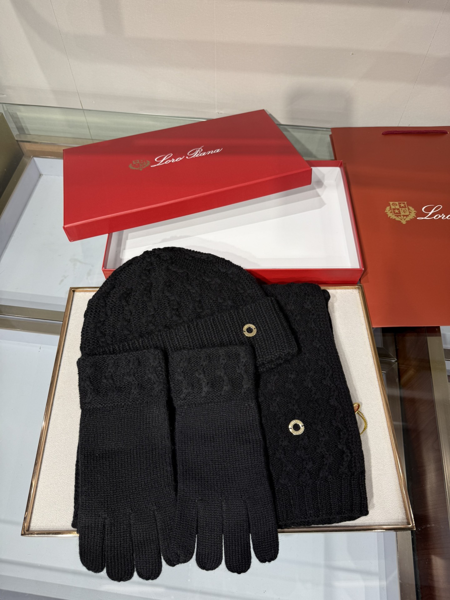 💟罗罗皮雅娜百分百纯羊绒三件套装，外单客户订制的高端产品，百分百纯羊绒价格小贵