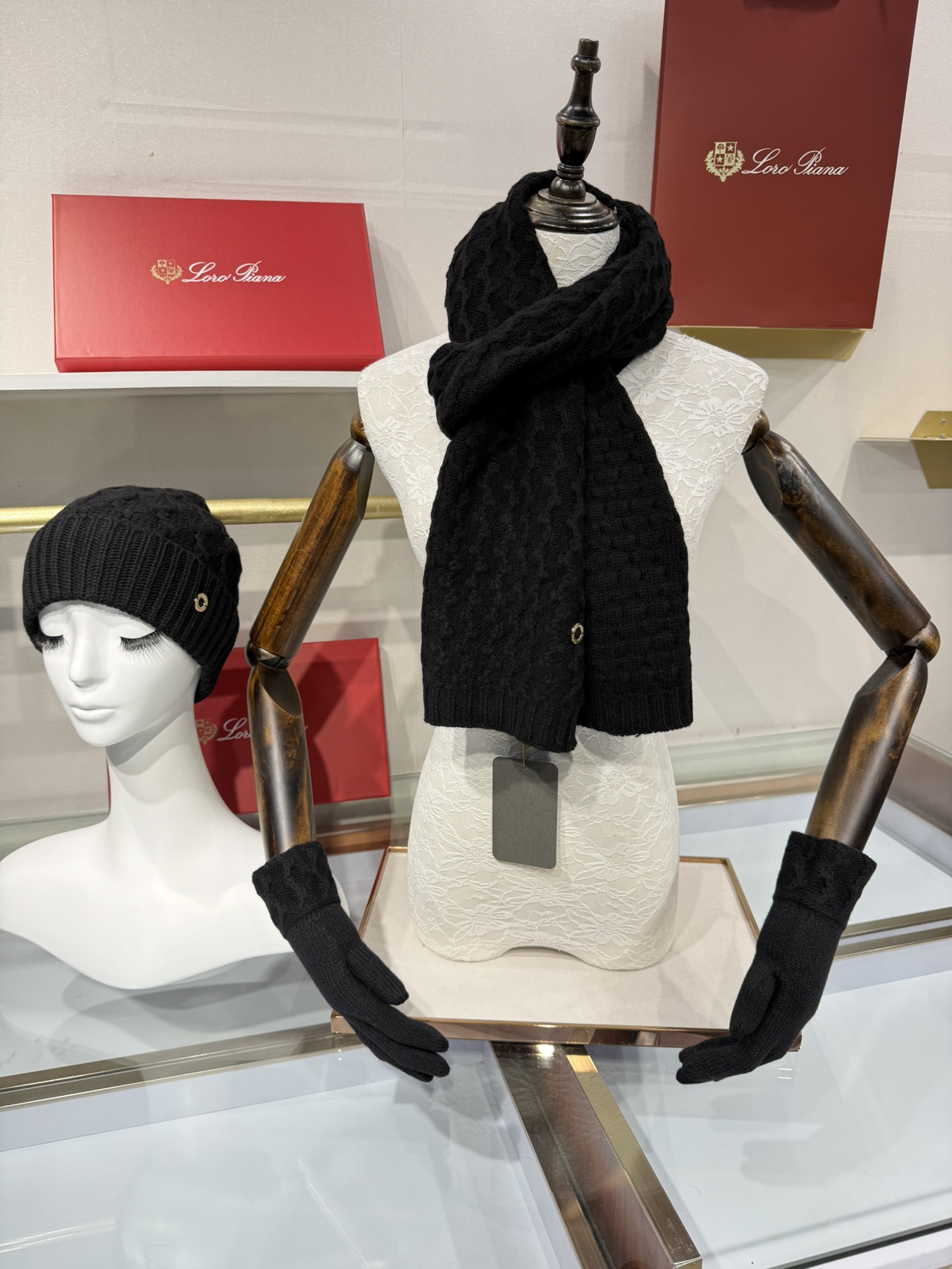 💟罗罗皮雅娜百分百纯羊绒三件套装，外单客户订制的高端产品，百分百纯羊绒价格小贵