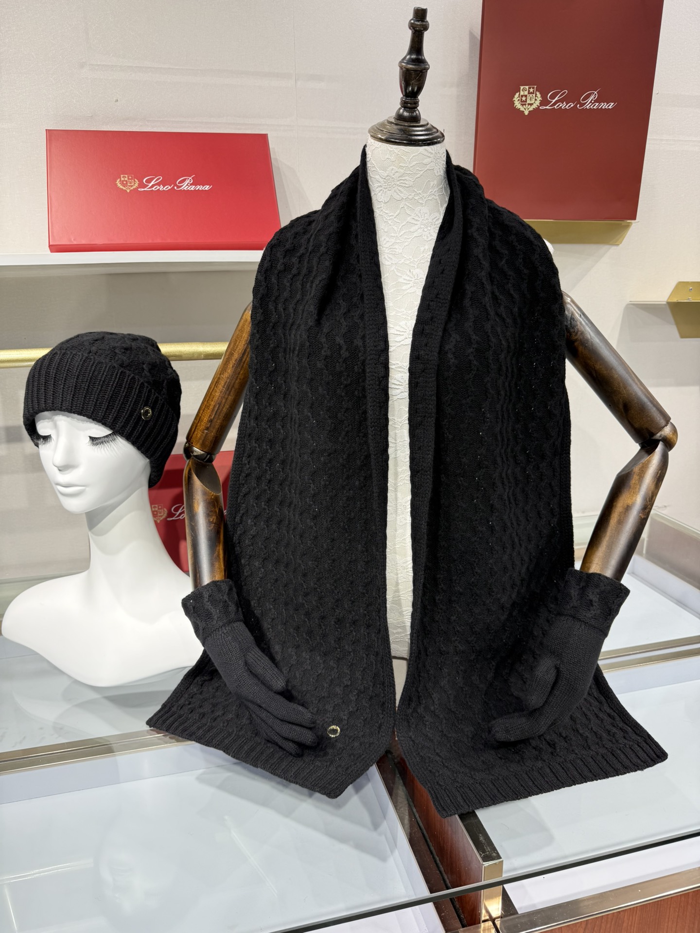 💟罗罗皮雅娜百分百纯羊绒三件套装，外单客户订制的高端产品，百分百纯羊绒价格小贵