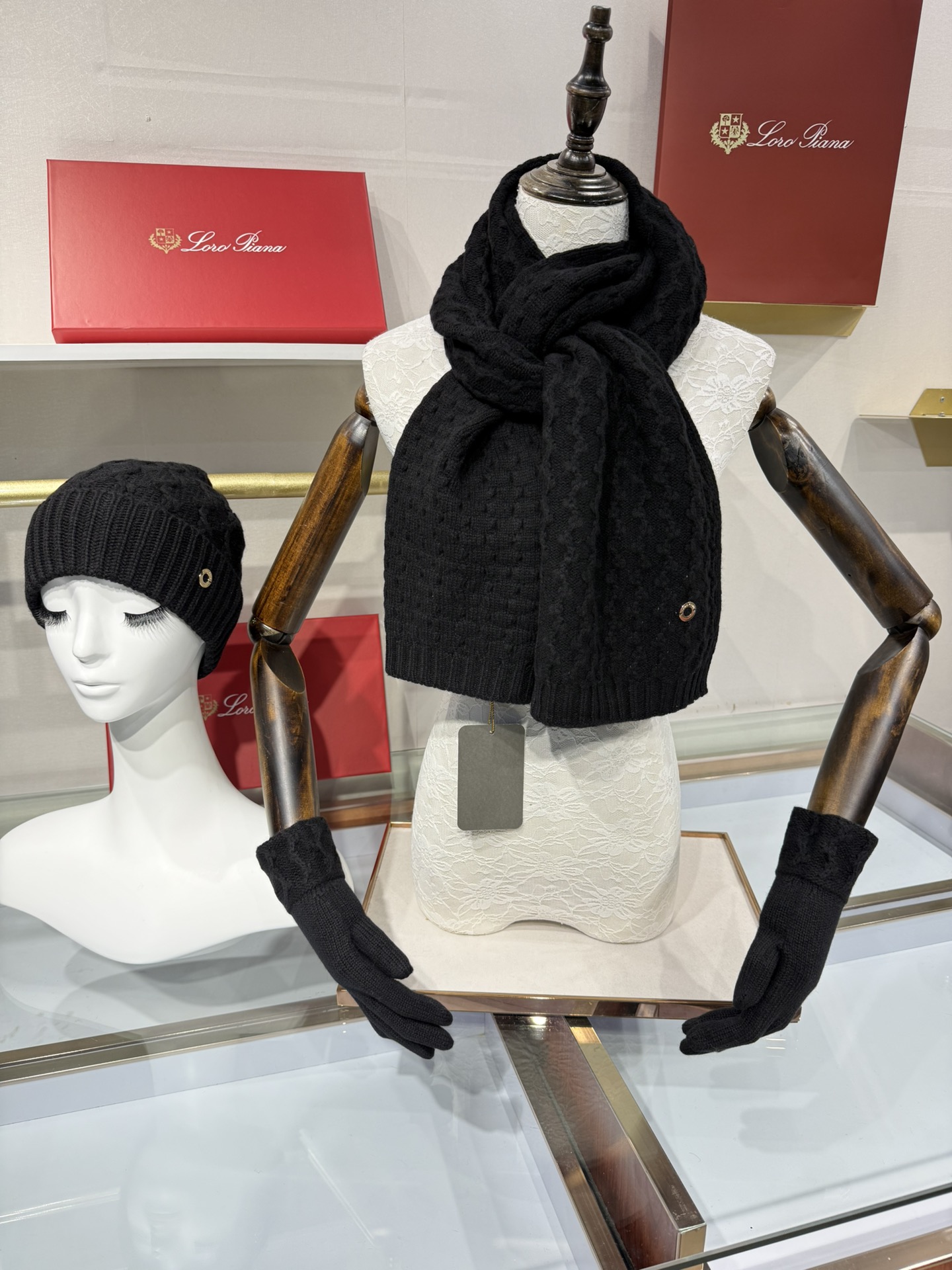 💟罗罗皮雅娜百分百纯羊绒三件套装，外单客户订制的高端产品，百分百纯羊绒价格小贵