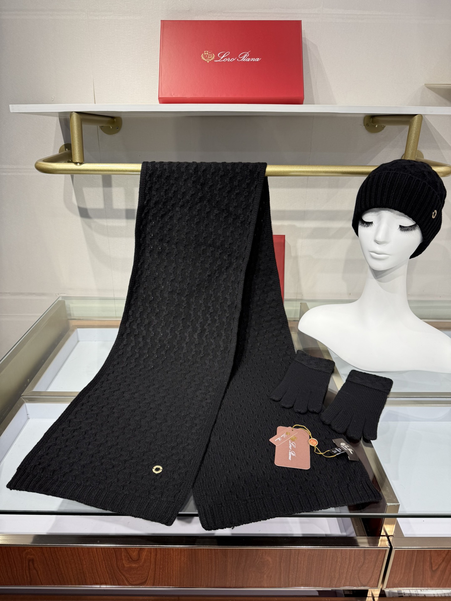 💟罗罗皮雅娜百分百纯羊绒三件套装，外单客户订制的高端产品，百分百纯羊绒价格小贵