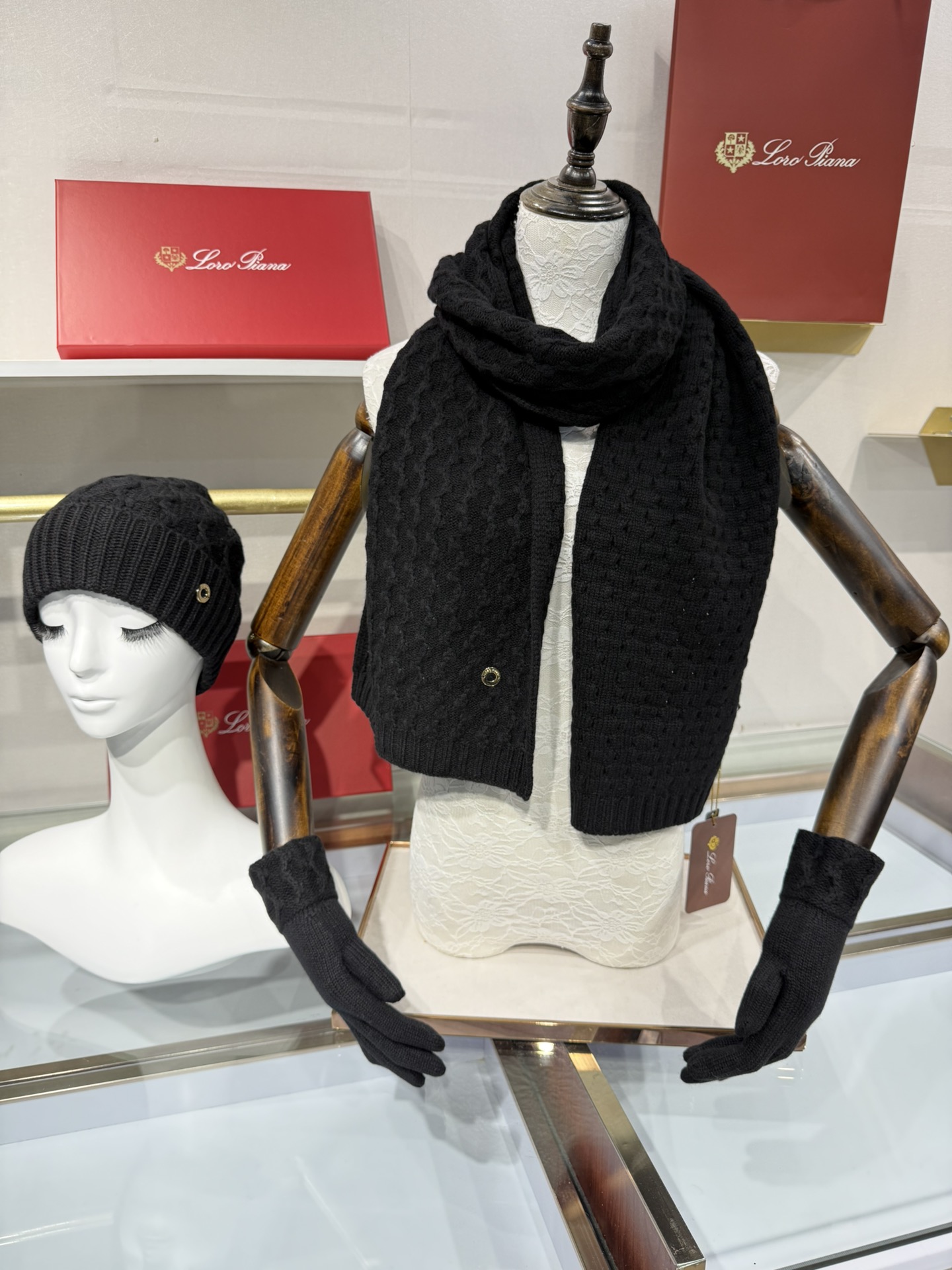 💟罗罗皮雅娜百分百纯羊绒三件套装，外单客户订制的高端产品，百分百纯羊绒价格小贵