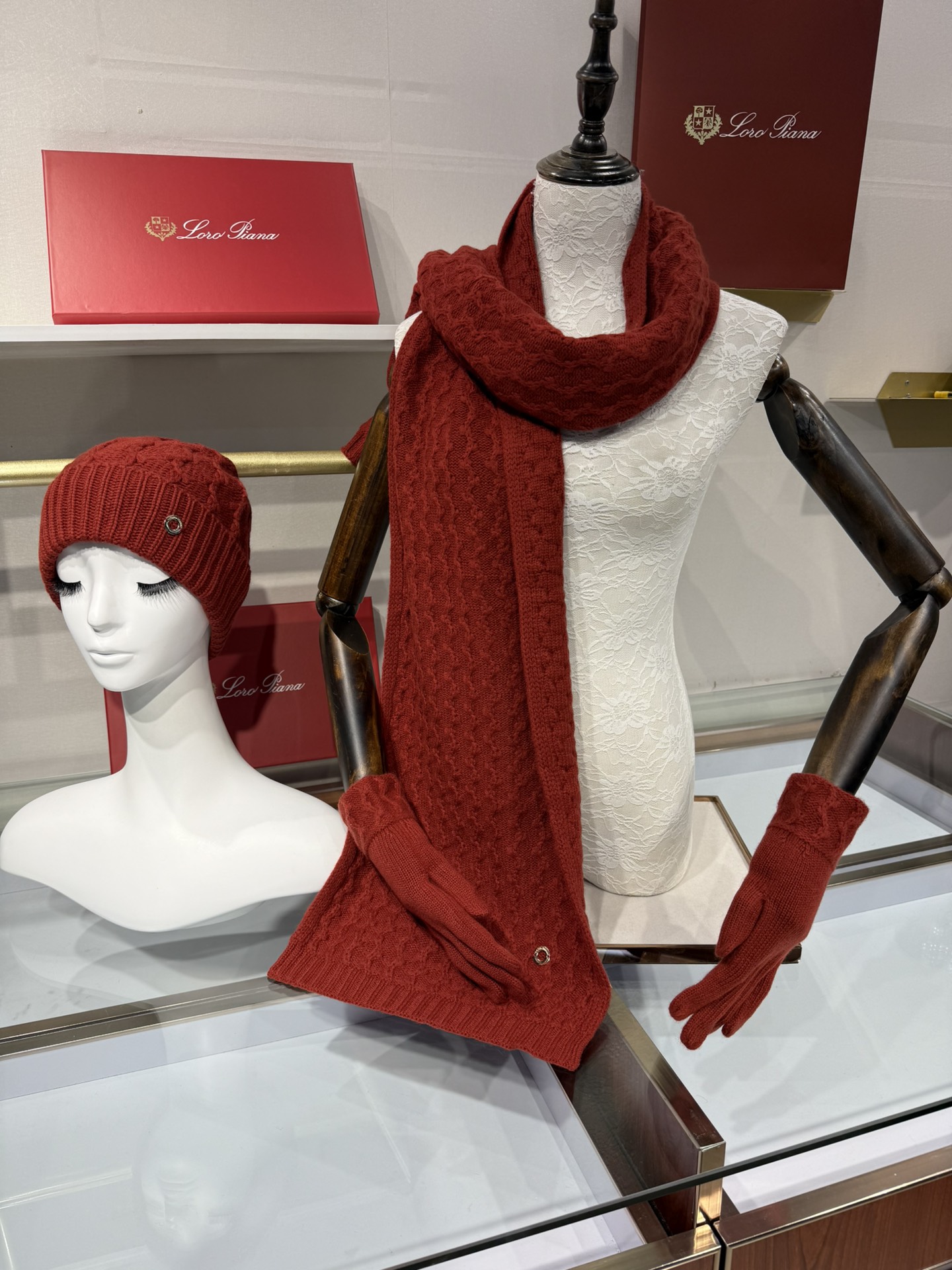 💟罗罗皮雅娜百分百纯羊绒三件套装，外单客户订制的高端产品，百分百纯羊绒价格小贵