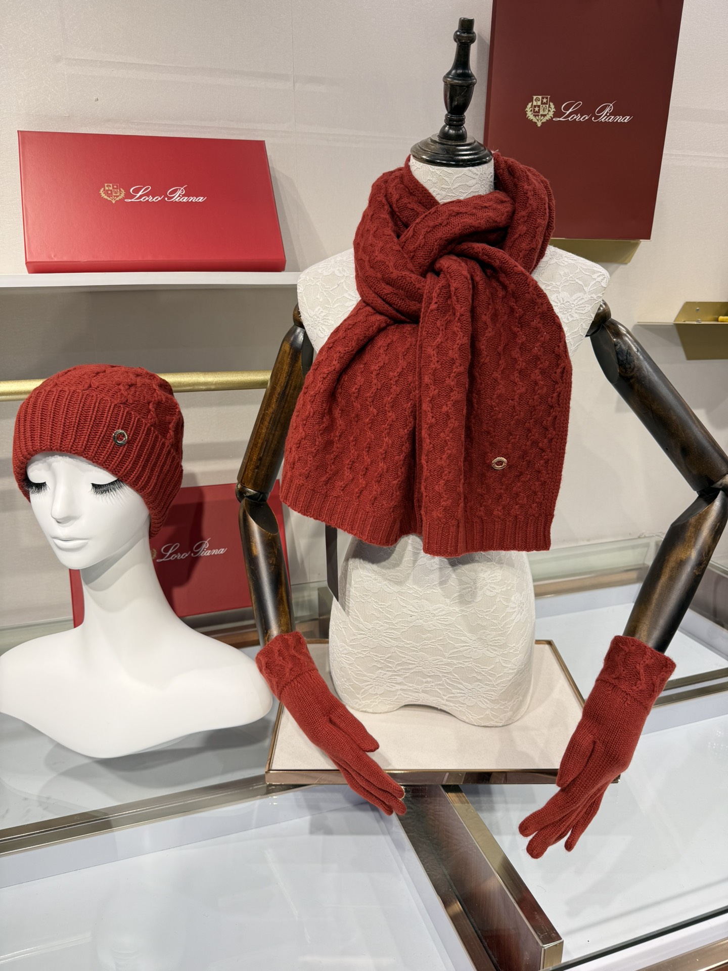 💟罗罗皮雅娜百分百纯羊绒三件套装，外单客户订制的高端产品，百分百纯羊绒价格小贵