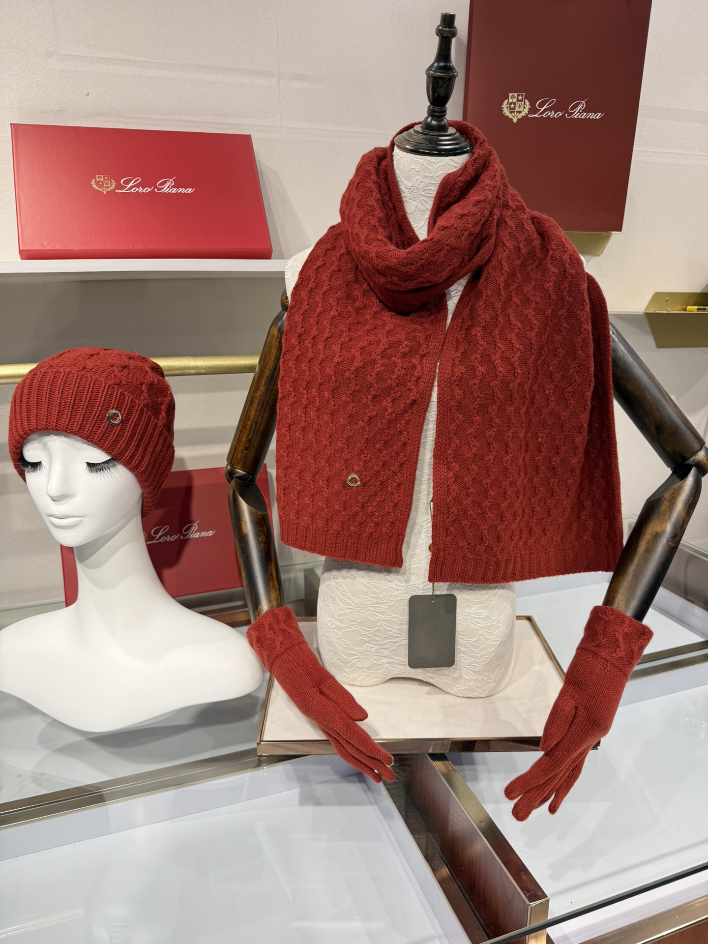 💟罗罗皮雅娜百分百纯羊绒三件套装，外单客户订制的高端产品，百分百纯羊绒价格小贵