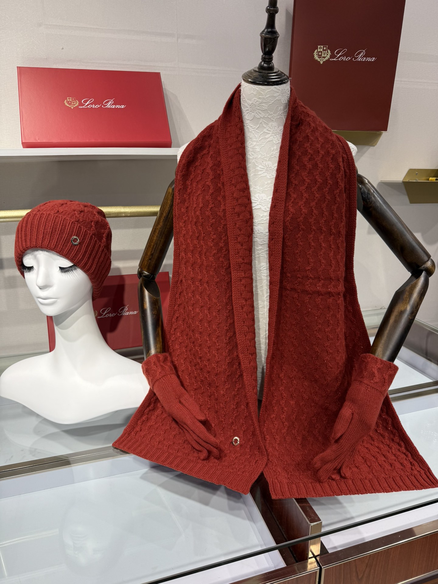 💟罗罗皮雅娜百分百纯羊绒三件套装，外单客户订制的高端产品，百分百纯羊绒价格小贵