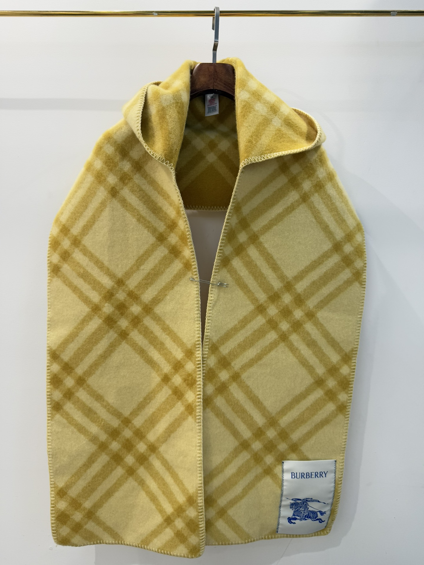 💟盼星星盼月亮出货。带帽款）【配送专柜围巾别针🧷】低调的奢侈感❗️极品柔美精英高手级别的时髦感围巾❗️这