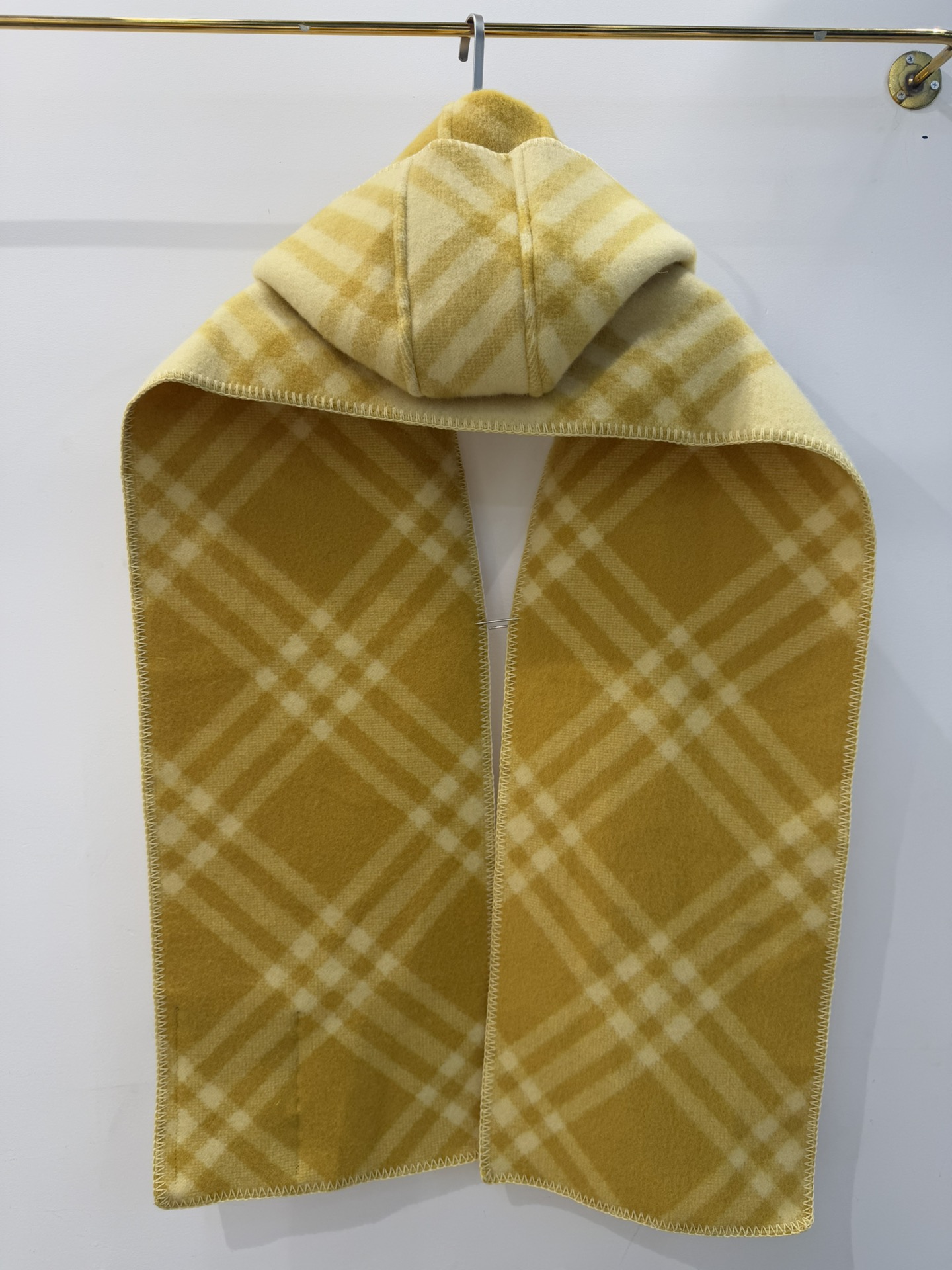 💟盼星星盼月亮出货。带帽款）【配送专柜围巾别针🧷】低调的奢侈感❗️极品柔美精英高手级别的时髦感围巾❗️这