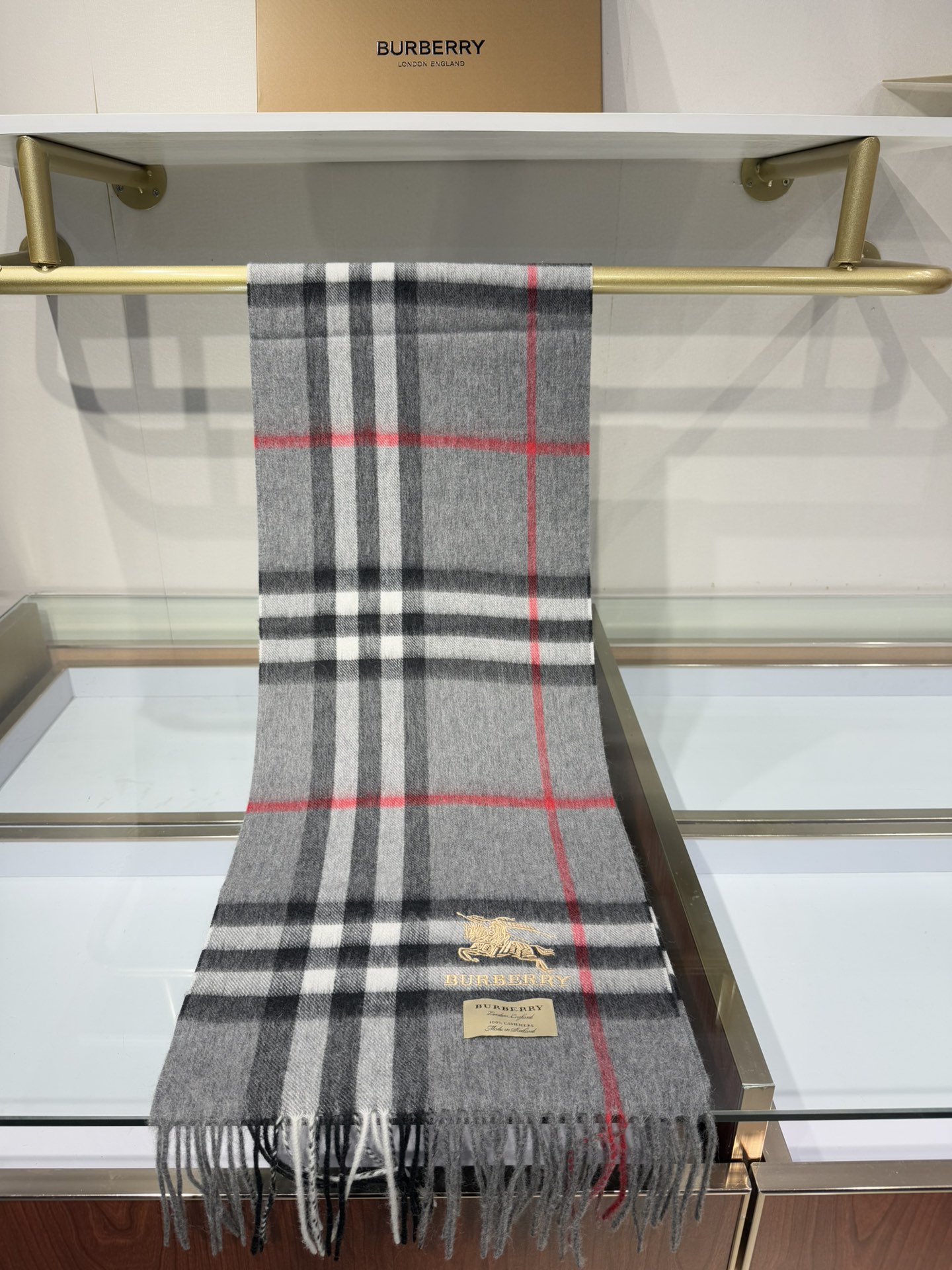 💟Burberry回馈款❗️这才叫真正的家属福利‼️B家这款羊恙绒的面料非常满意~手感真的好到不行‼️寒