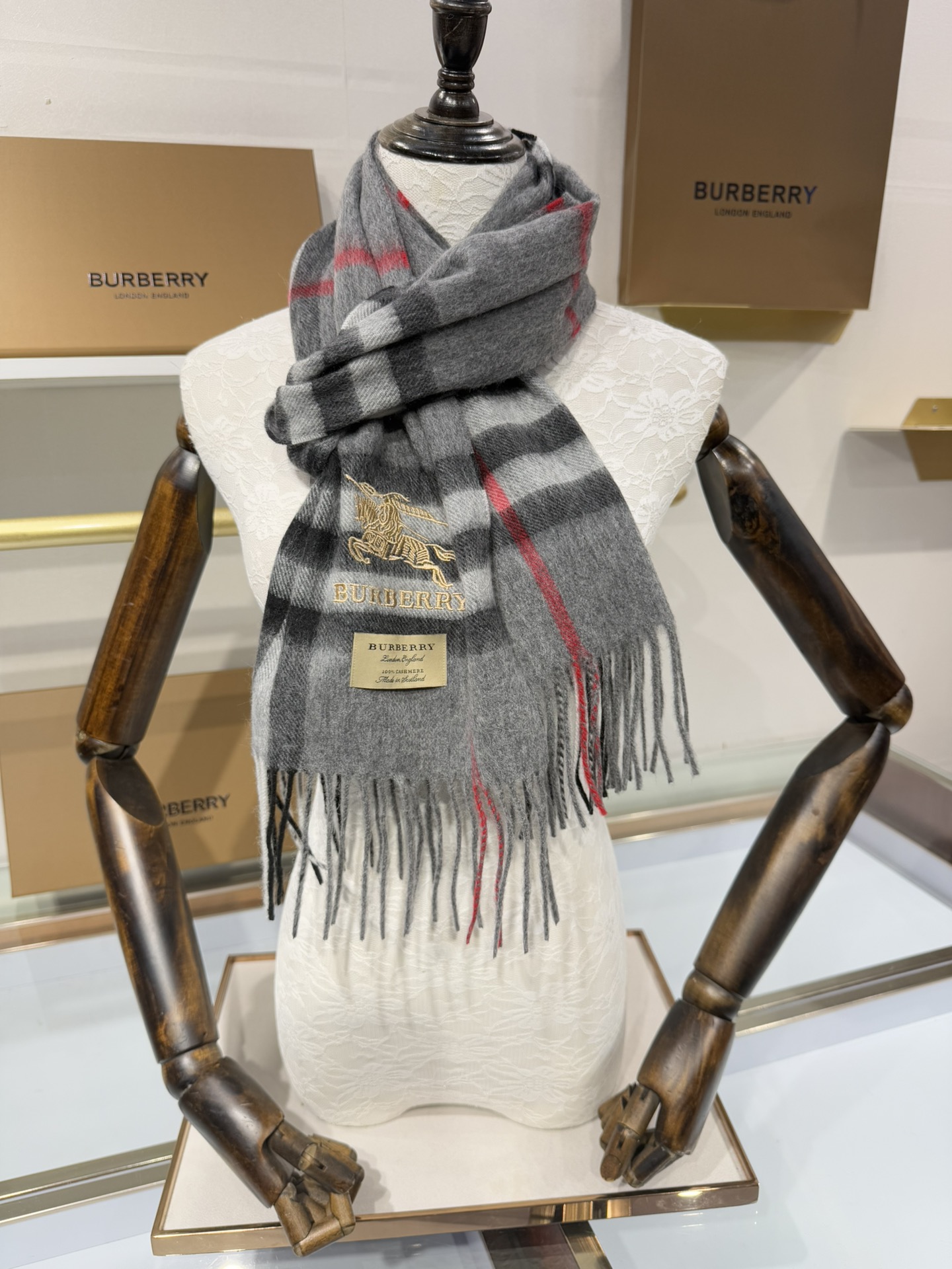 💟Burberry回馈款❗️这才叫真正的家属福利‼️B家这款羊恙绒的面料非常满意~手感真的好到不行‼️寒