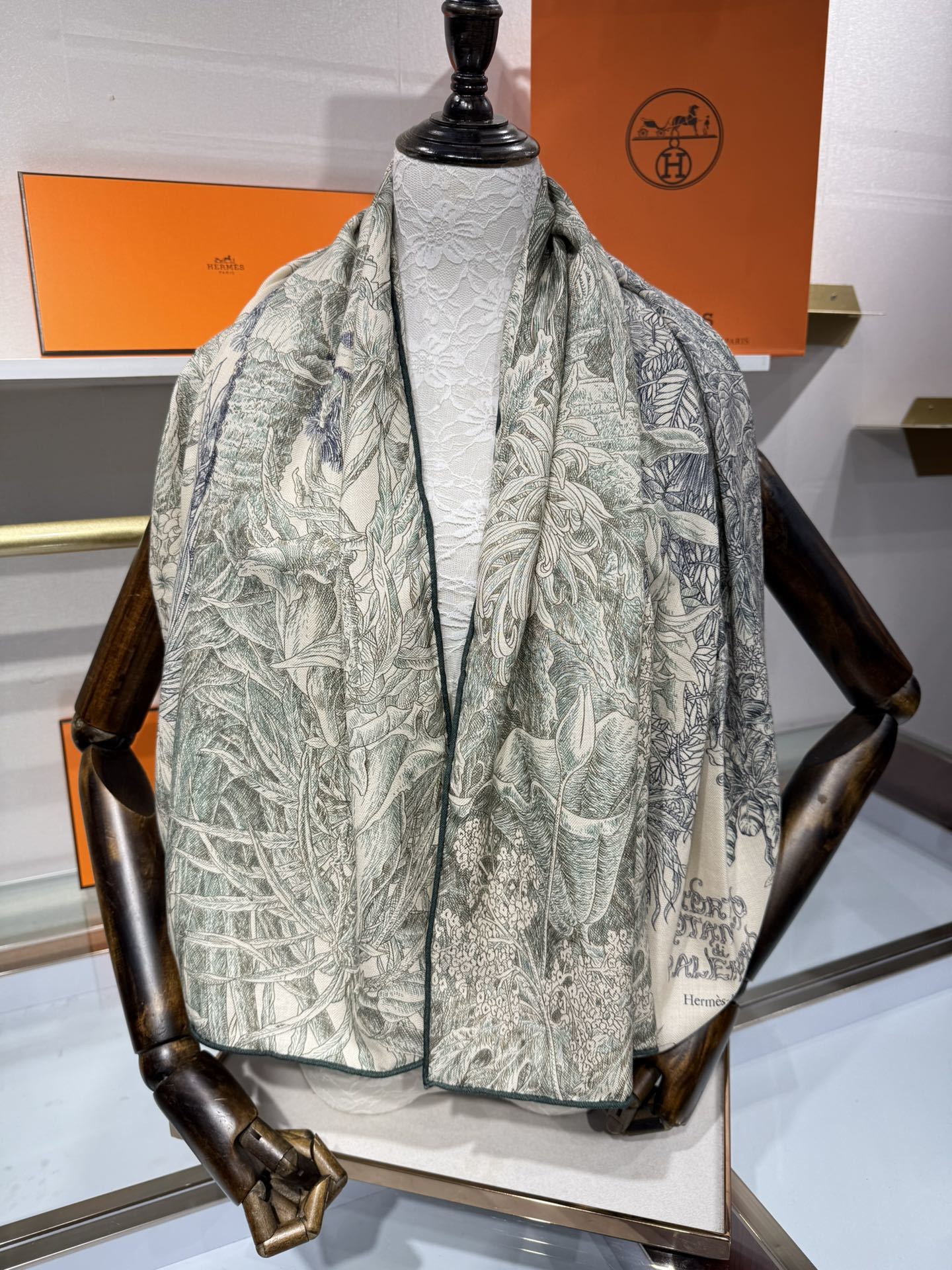 💟2025年秋冬抢先 上新💞【双面同色丝毛方巾】手工卷边山羊绒和真丝混纺披肩(70%山羊绒,30%桑蚕丝