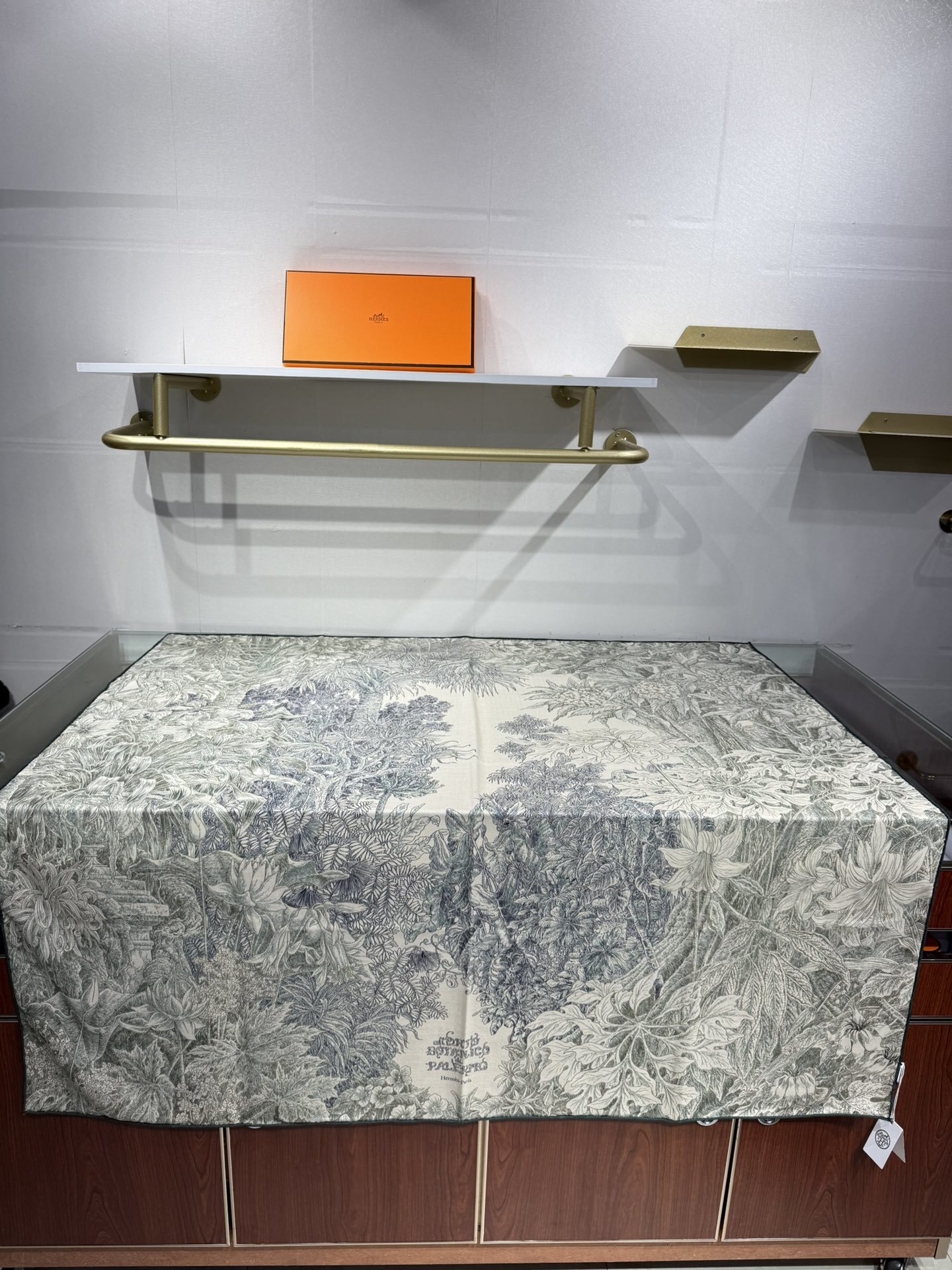 💟2025年秋冬抢先 上新💞【双面同色丝毛方巾】手工卷边山羊绒和真丝混纺披肩(70%山羊绒,30%桑蚕丝