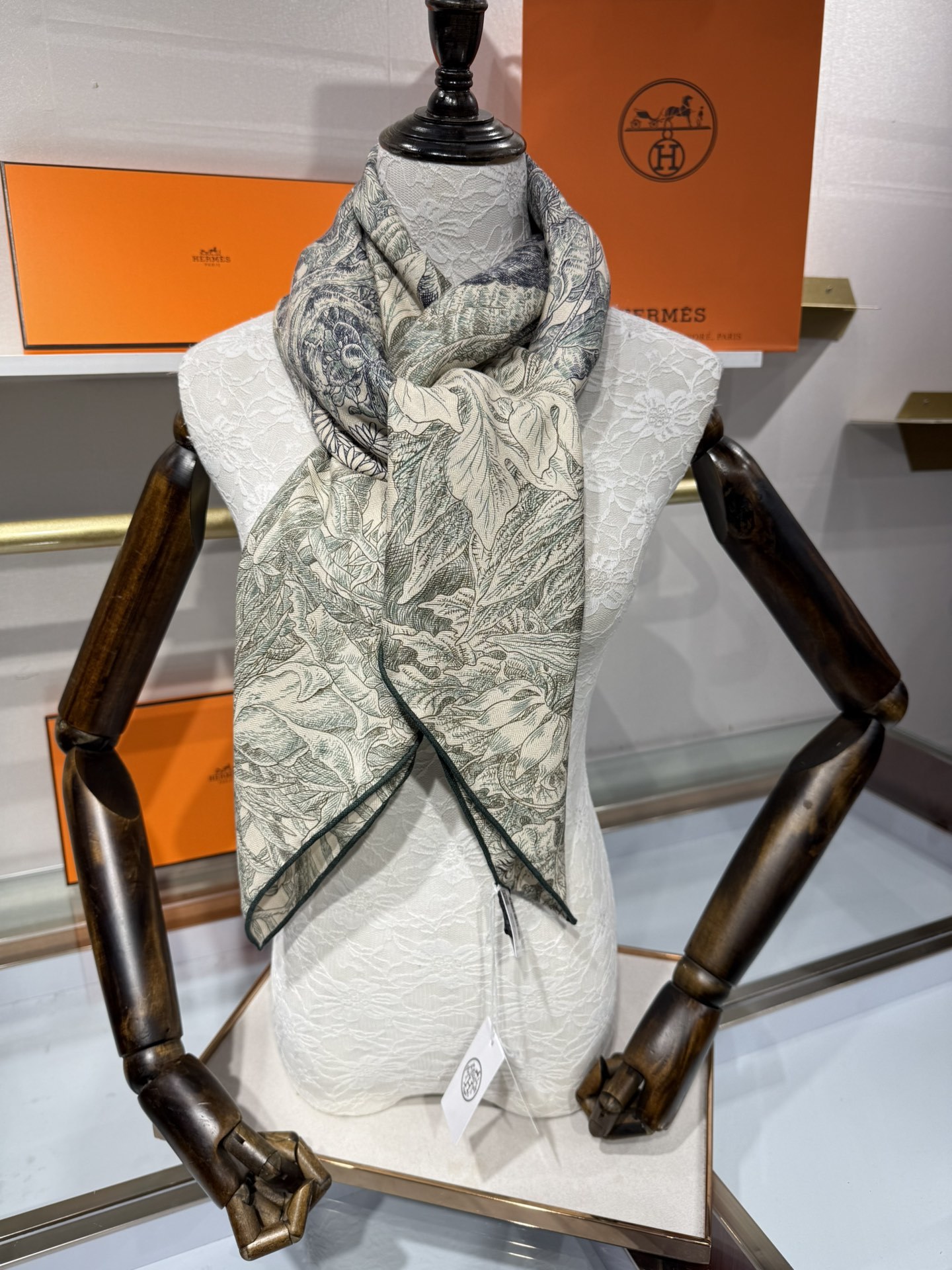 💟2025年秋冬抢先 上新💞【双面同色丝毛方巾】手工卷边山羊绒和真丝混纺披肩(70%山羊绒,30%桑蚕丝