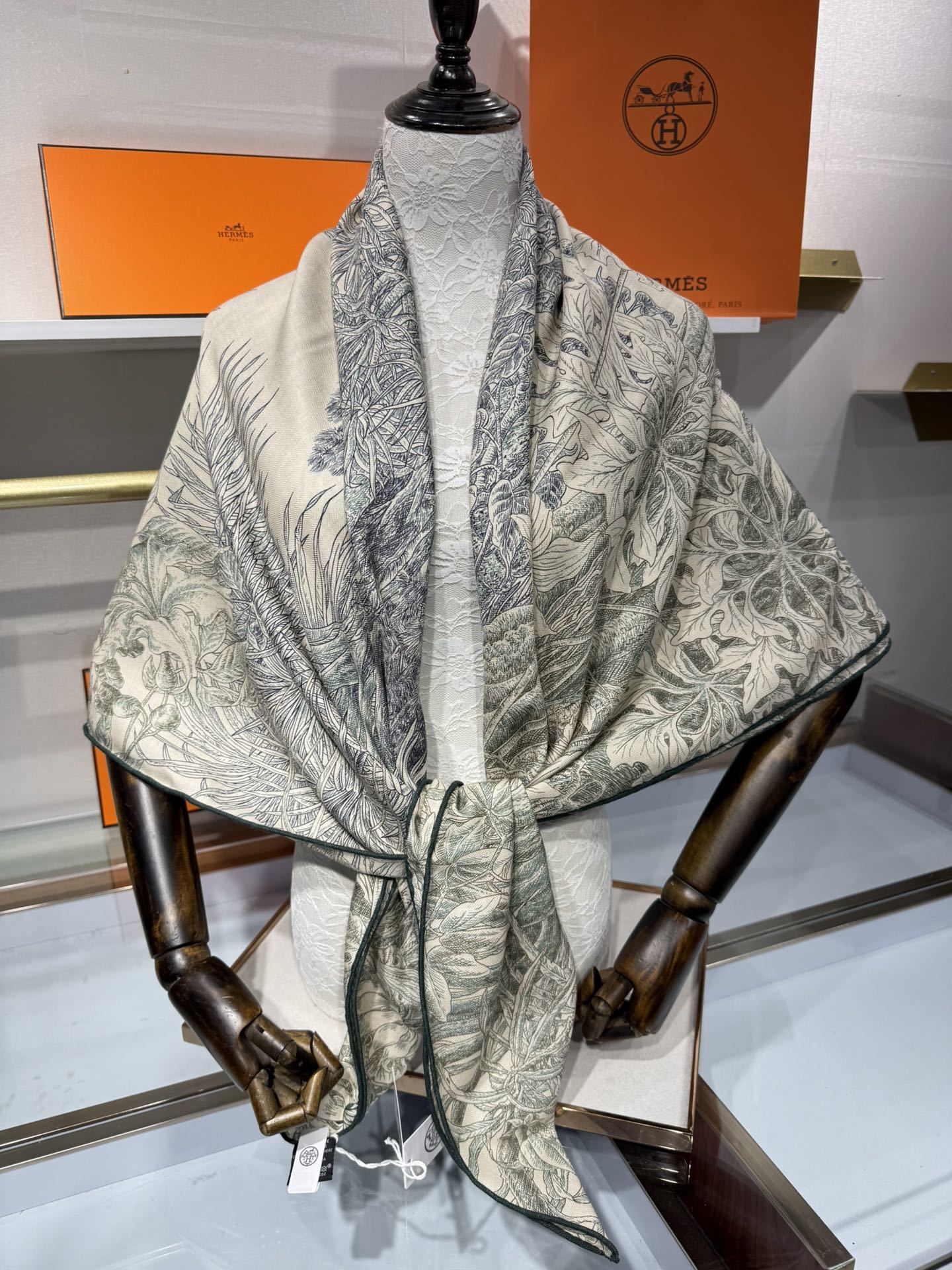 💟2025年秋冬抢先 上新💞【双面同色丝毛方巾】手工卷边山羊绒和真丝混纺披肩(70%山羊绒,30%桑蚕丝