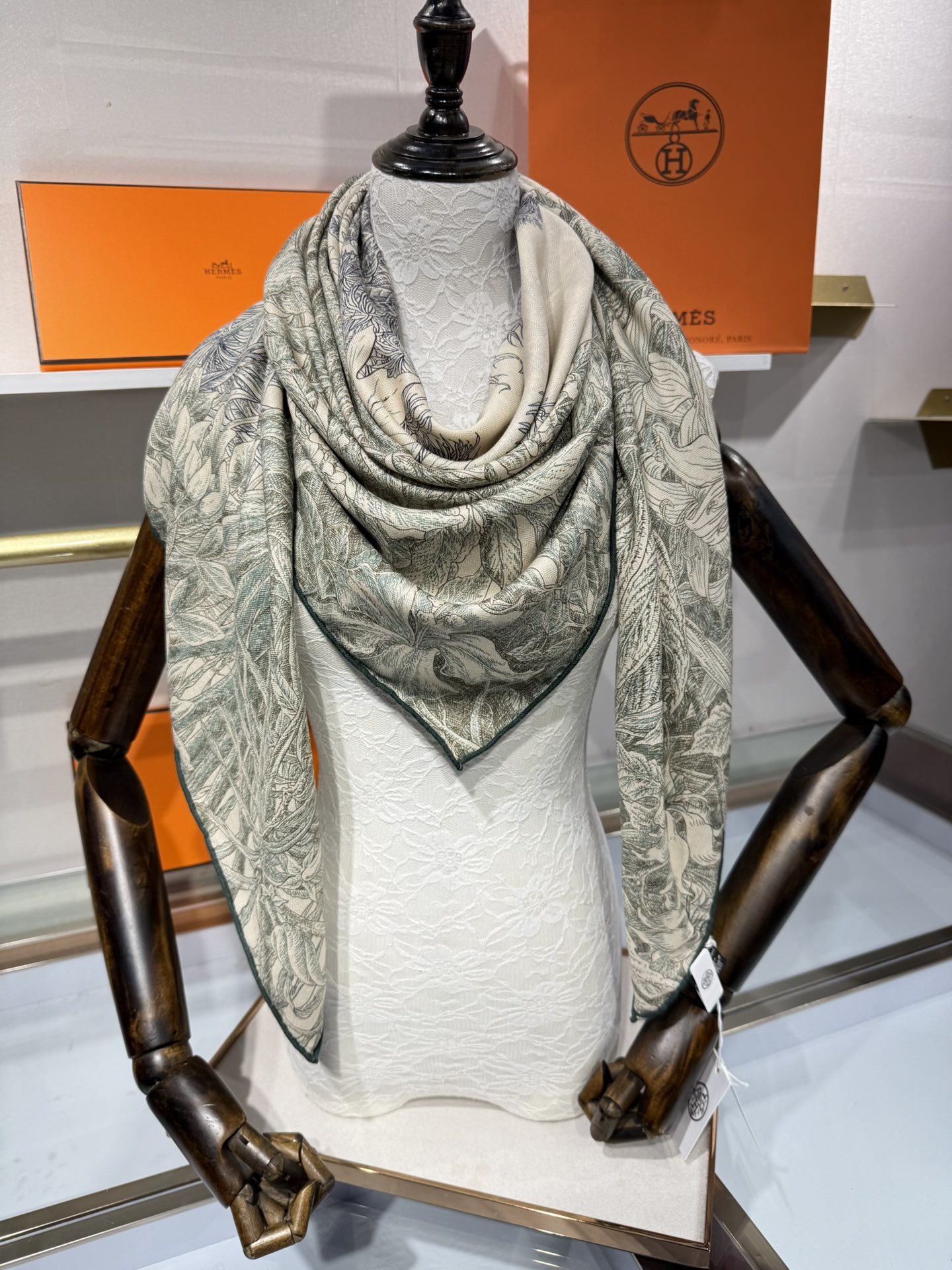 💟2025年秋冬抢先 上新💞【双面同色丝毛方巾】手工卷边山羊绒和真丝混纺披肩(70%山羊绒,30%桑蚕丝