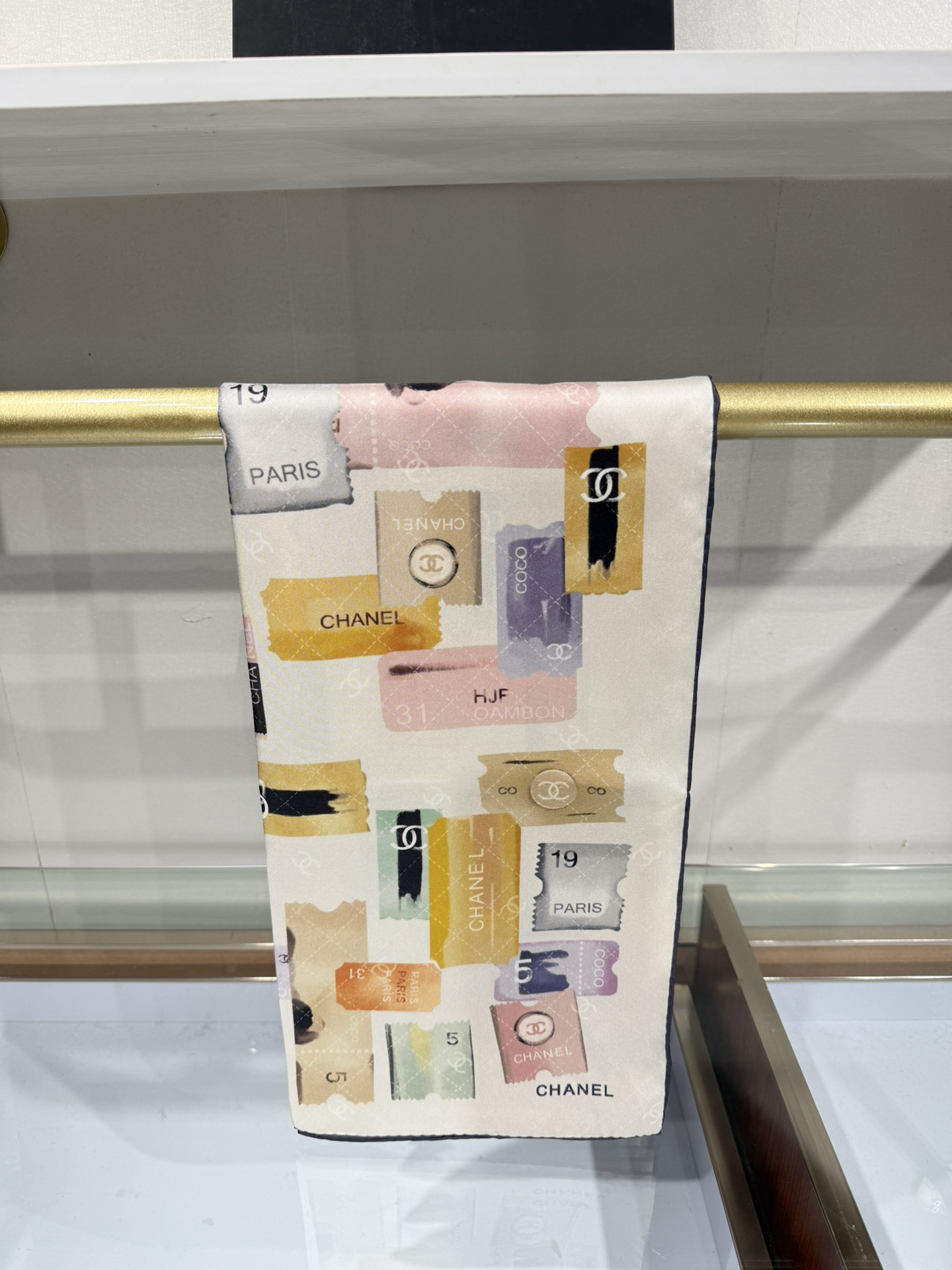 💟2025年春款 90真丝提花方巾 Chanel 大方巾的四种穿法分享裹胸、吊带、背心全部安排起来。夏季