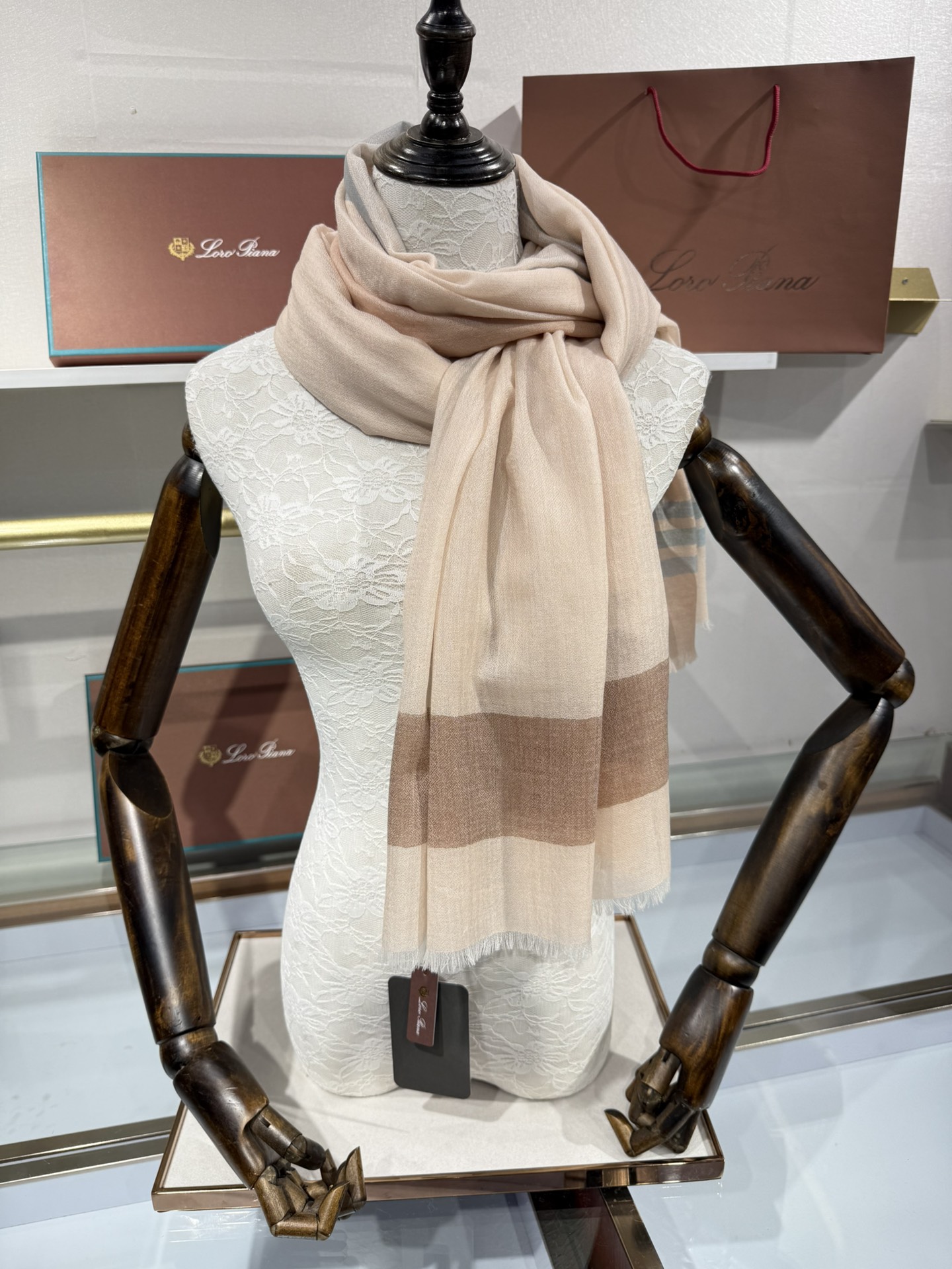 💟Loro Piana LP 最新独家供应十年二十年都不过时！也只有LP羊绒围巾能把这么看似简单外观的围巾做到顶级世界一