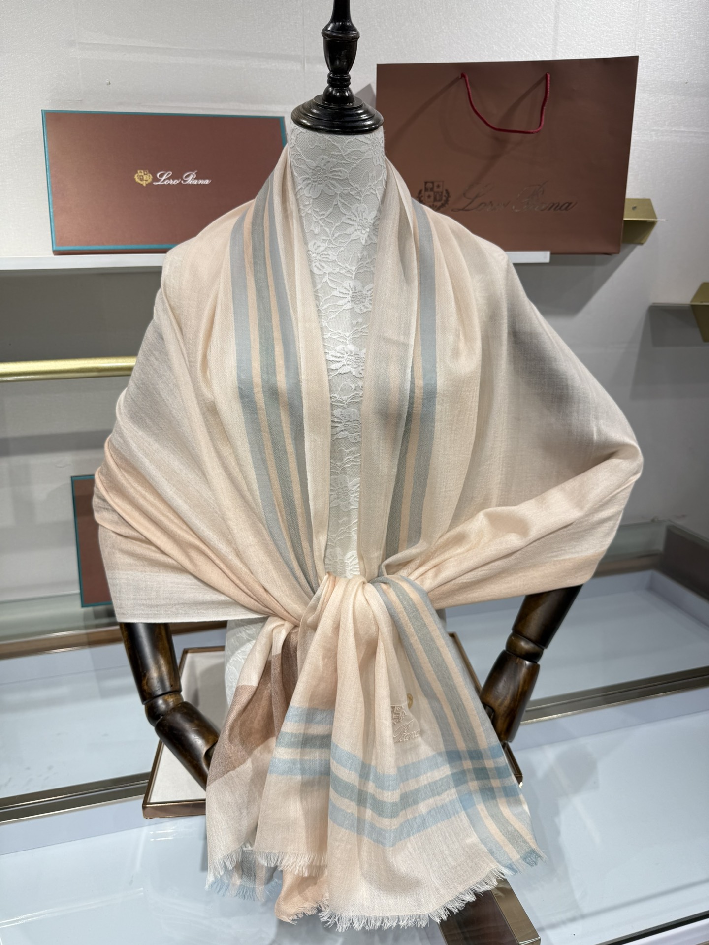 💟Loro Piana LP 最新独家供应十年二十年都不过时！也只有LP羊绒围巾能把这么看似简单外观的围巾做到顶级世界一