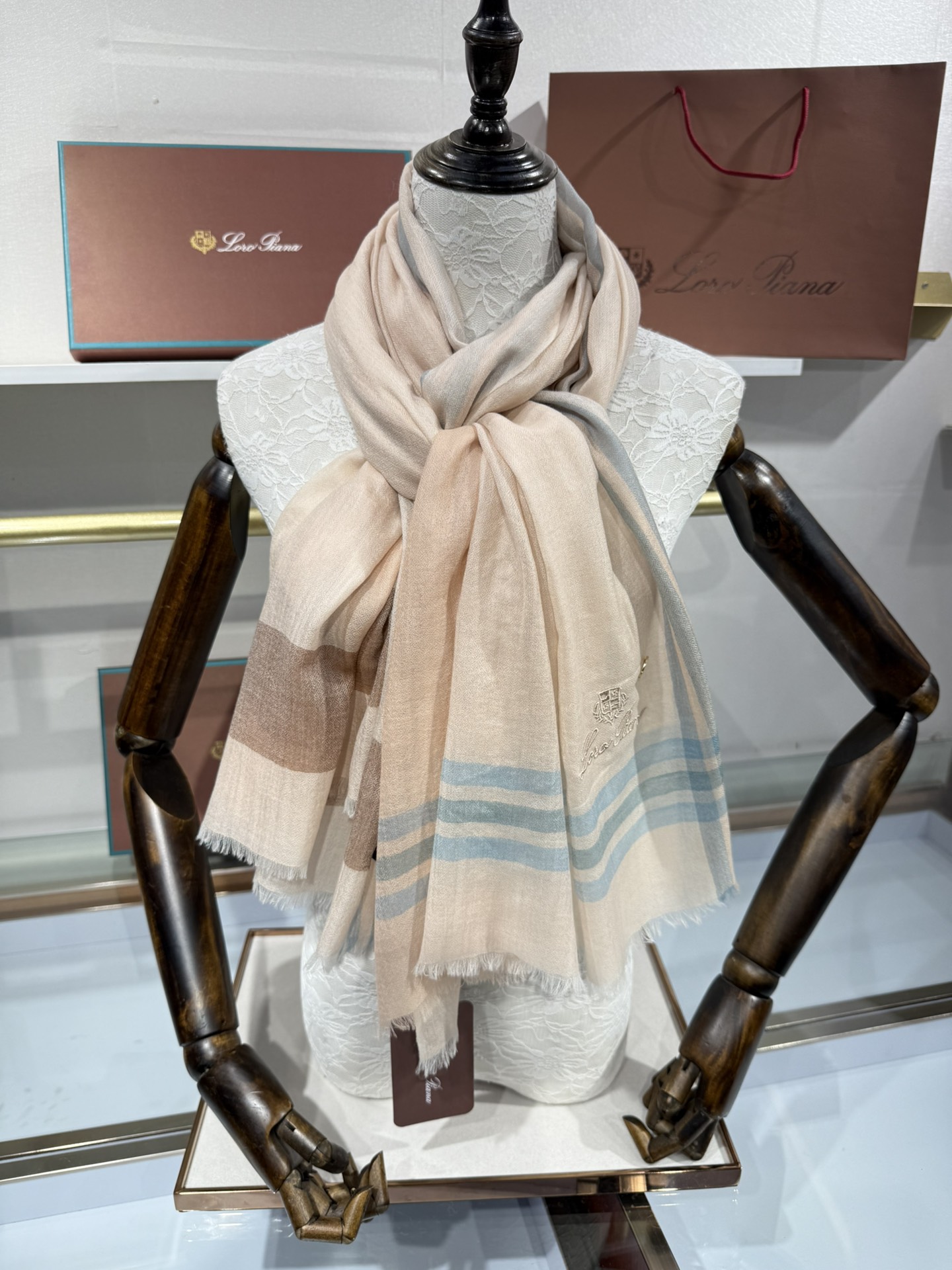 💟Loro Piana LP 最新独家供应十年二十年都不过时！也只有LP羊绒围巾能把这么看似简单外观的围巾做到顶级世界一