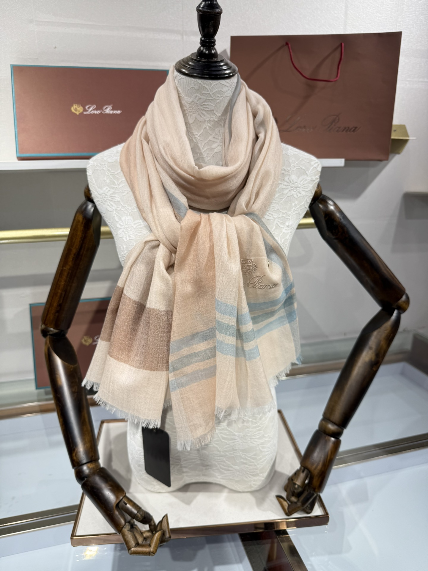 💟Loro Piana LP 最新独家供应十年二十年都不过时！也只有LP羊绒围巾能把这么看似简单外观的围巾做到顶级世界一