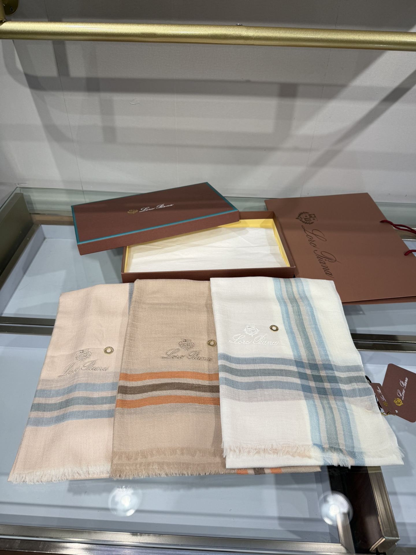 💟Loro Piana LP 最新独家供应十年二十年都不过时！也只有LP羊绒围巾能把这么看似简单外观的围巾做到顶级世界一