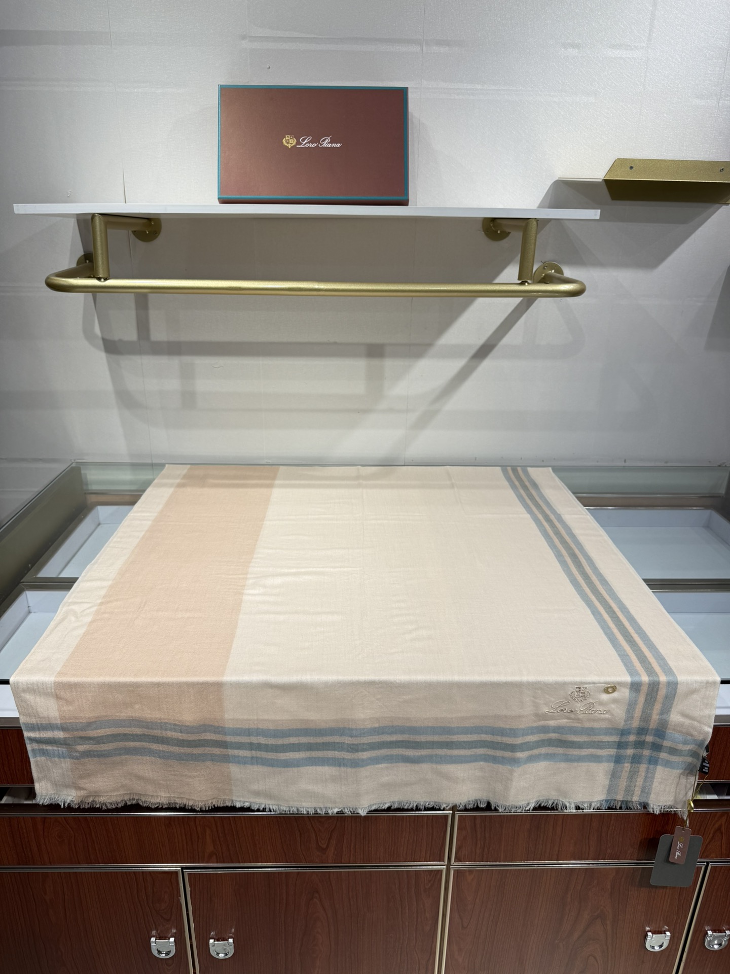 💟Loro Piana LP 最新独家供应十年二十年都不过时！也只有LP羊绒围巾能把这么看似简单外观的围巾做到顶级世界一