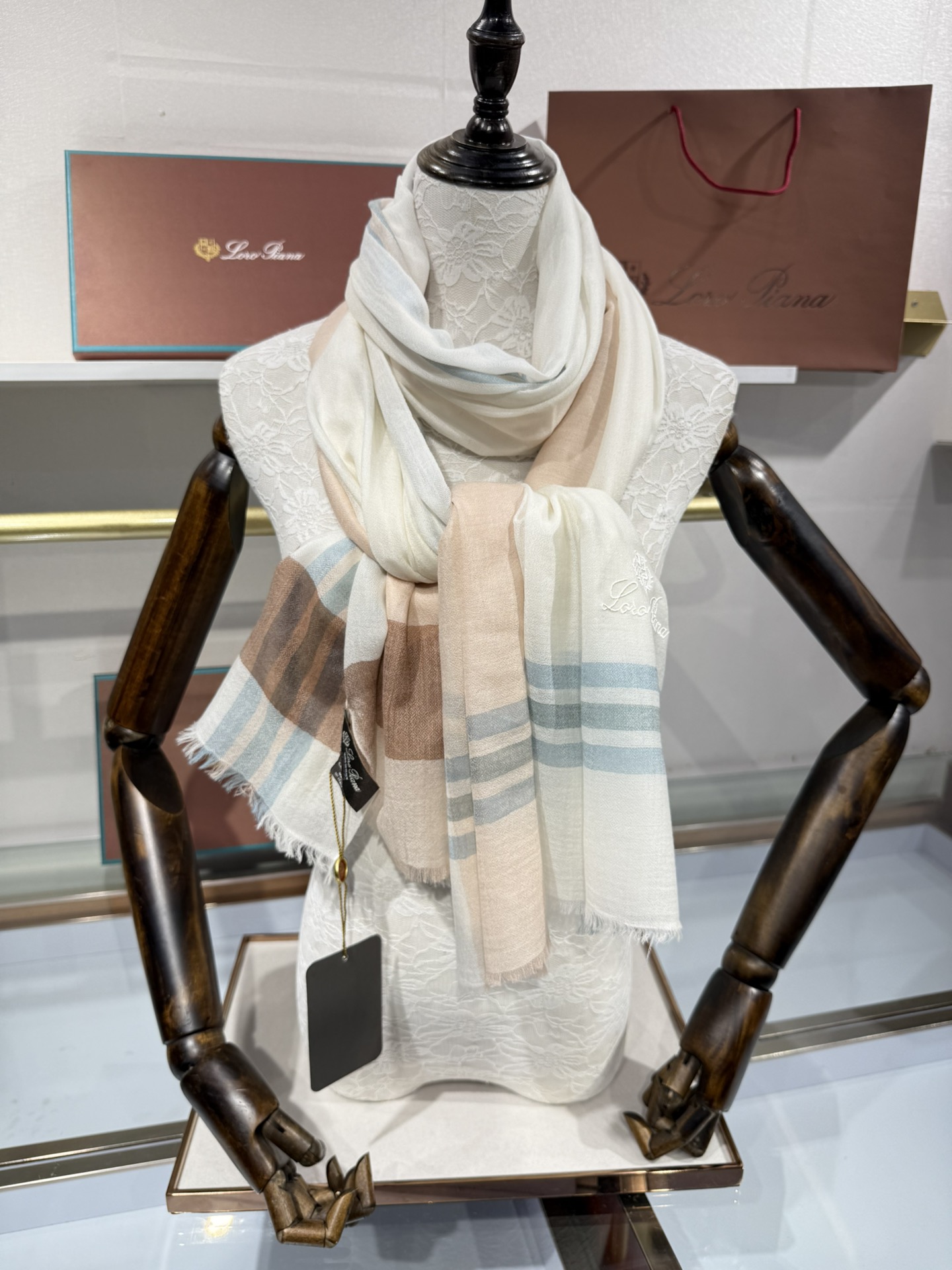 💟Loro Piana LP 最新独家供应十年二十年都不过时！也只有LP羊绒围巾能把这么看似简单外观的围巾做到顶级世界一